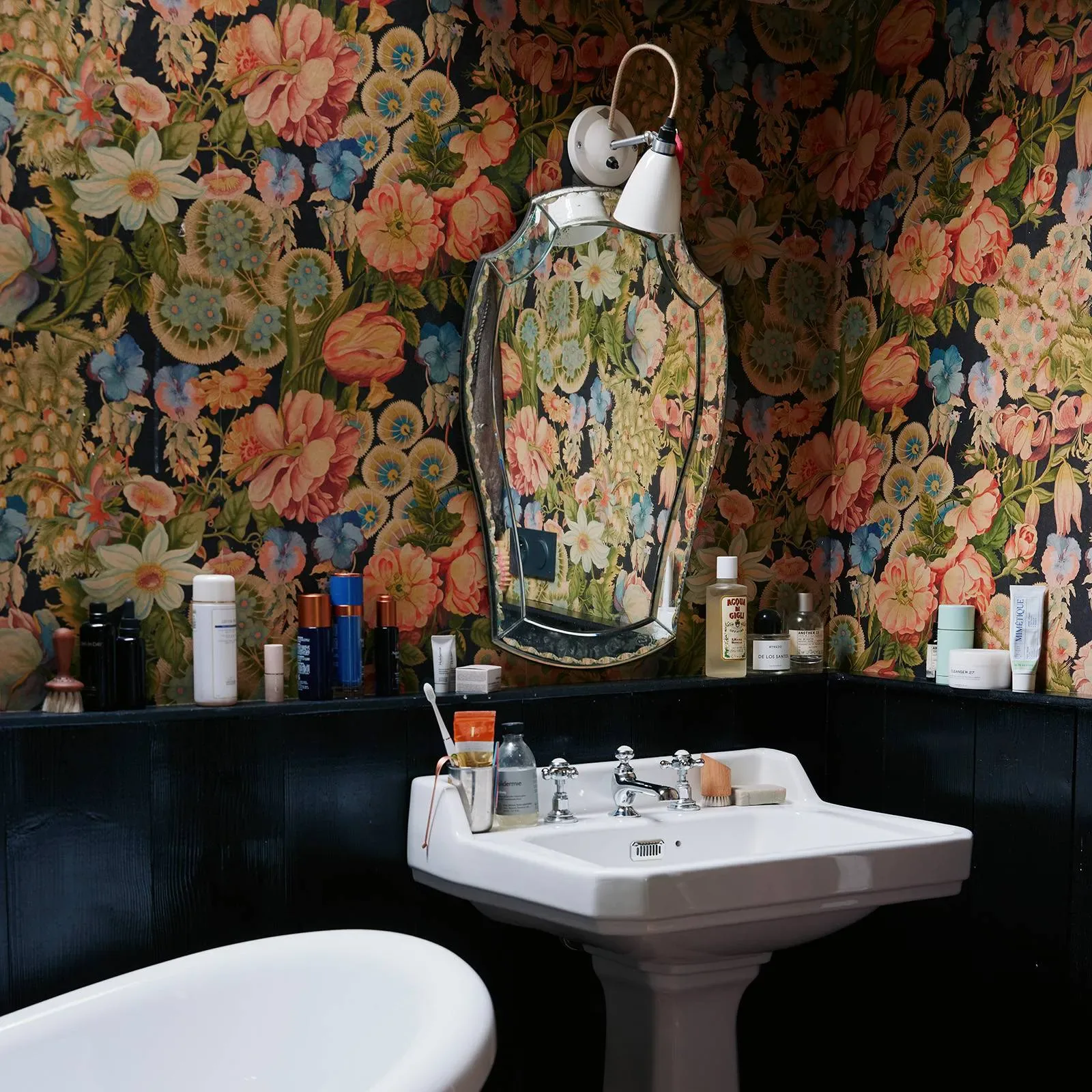 House of Hackney Amatoria Magna wallpaper in Noir – SKU 1-WA-AMM-DI-NOI-XXX