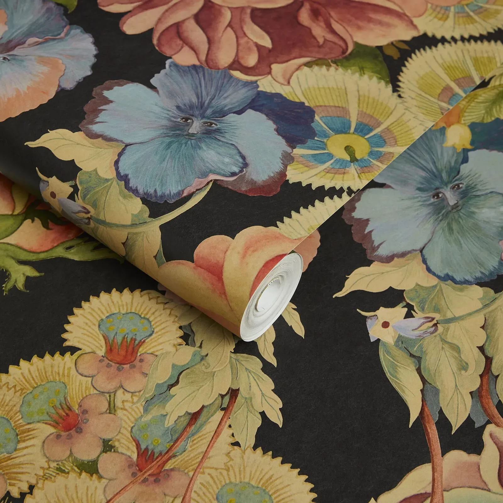 House of Hackney Amatoria Magna Wallpaper – Noir | Wallpaper Twins House of Hackney Amatoria Magna wallpaper in Noir – SKU 1-WA-AMM-DI-NOI-XXX