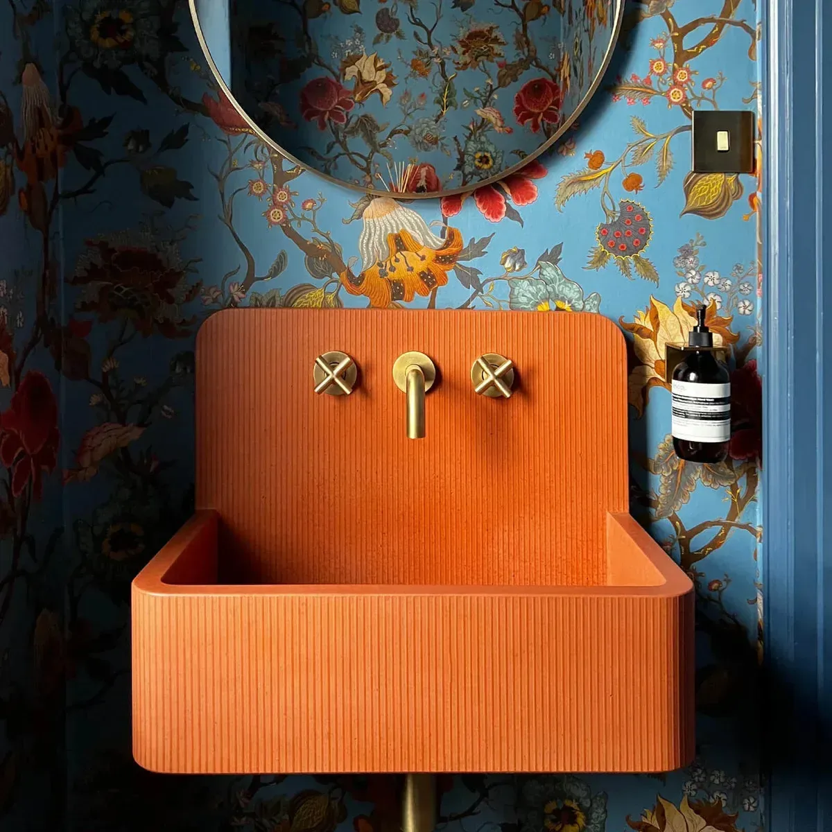 House of Hackney Artemis Wallpaper – Azure | Wallpaper Twins House of Hackney Artemis wallpaper in Azure – SKU 1-WA-ART-DI-AZU-XXX