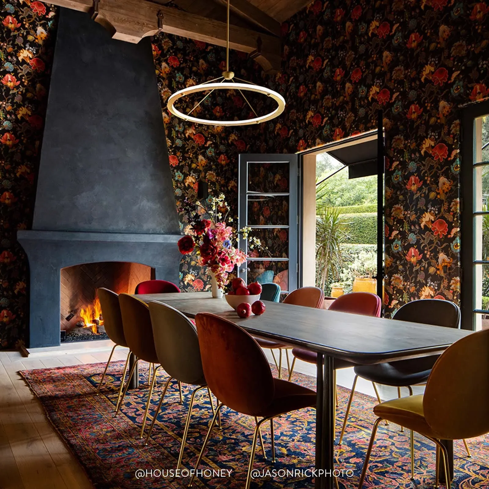 House of Hackney Artemis wallpaper in Black – SKU 1-WA-ART-DI-BLK-XXX