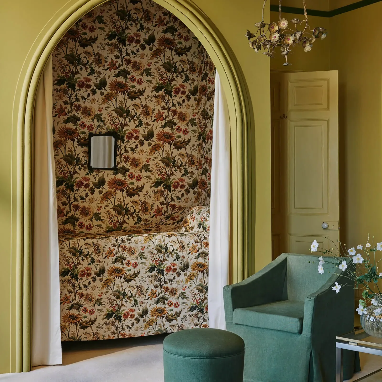 House of Hackney Avalon wallpaper in Ecru – SKU 1-WA-AVA-DI-ECR-XXX