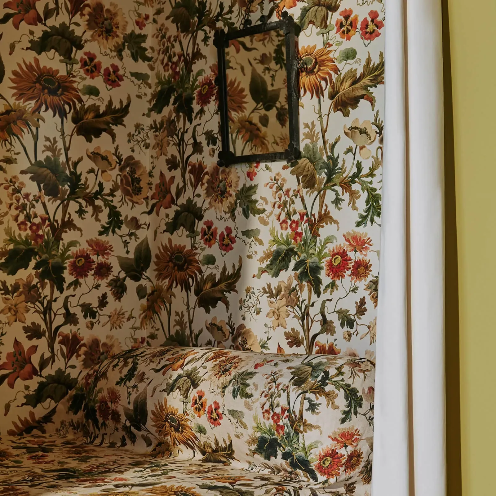House of Hackney Avalon Wallpaper – Ecru | Wallpaper Twins House of Hackney Avalon wallpaper in Ecru – SKU 1-WA-AVA-DI-ECR-XXX