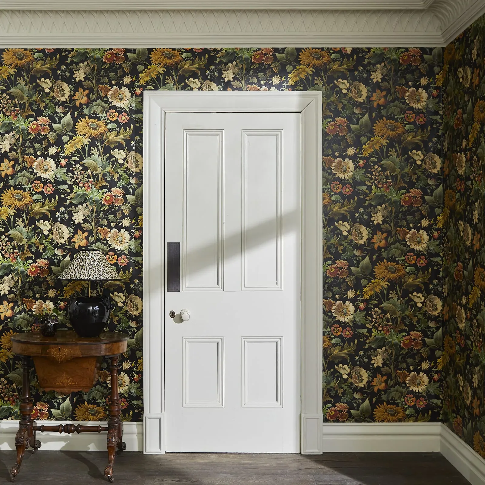 House of Hackney Avalon wallpaper in Noir – SKU 1-WA-AVA-DI-NOI-XXX