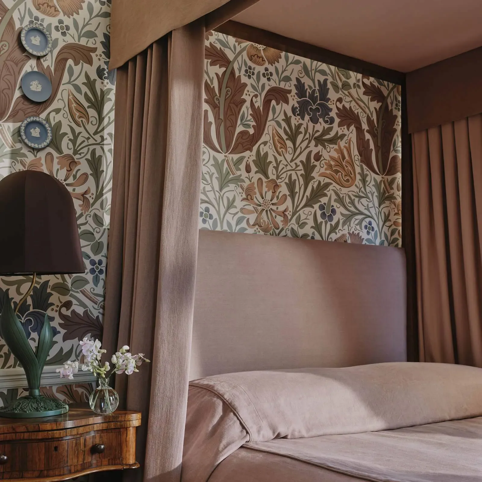 House of Hackney Compton Magna Wallpaper – Cirrus | Wallpaper Twins House of Hackney Compton Magna wallpaper in Cirrus – SKU 1-WA-CMM-DI-CIR-XXX