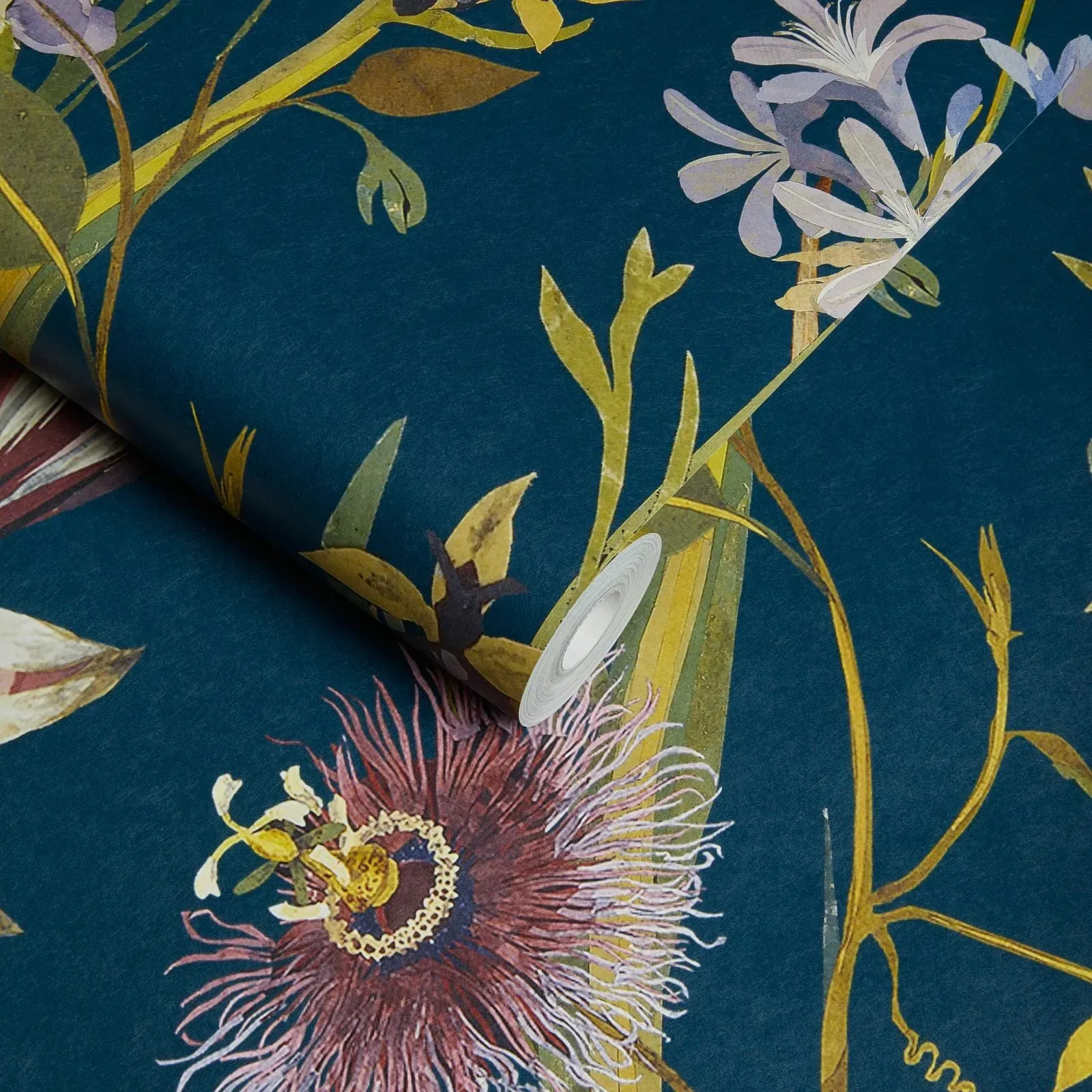 House of Hackney Flora Delanica wallpaper in Midnight – SKU 1-WA-DEL-DI-MID-XXX