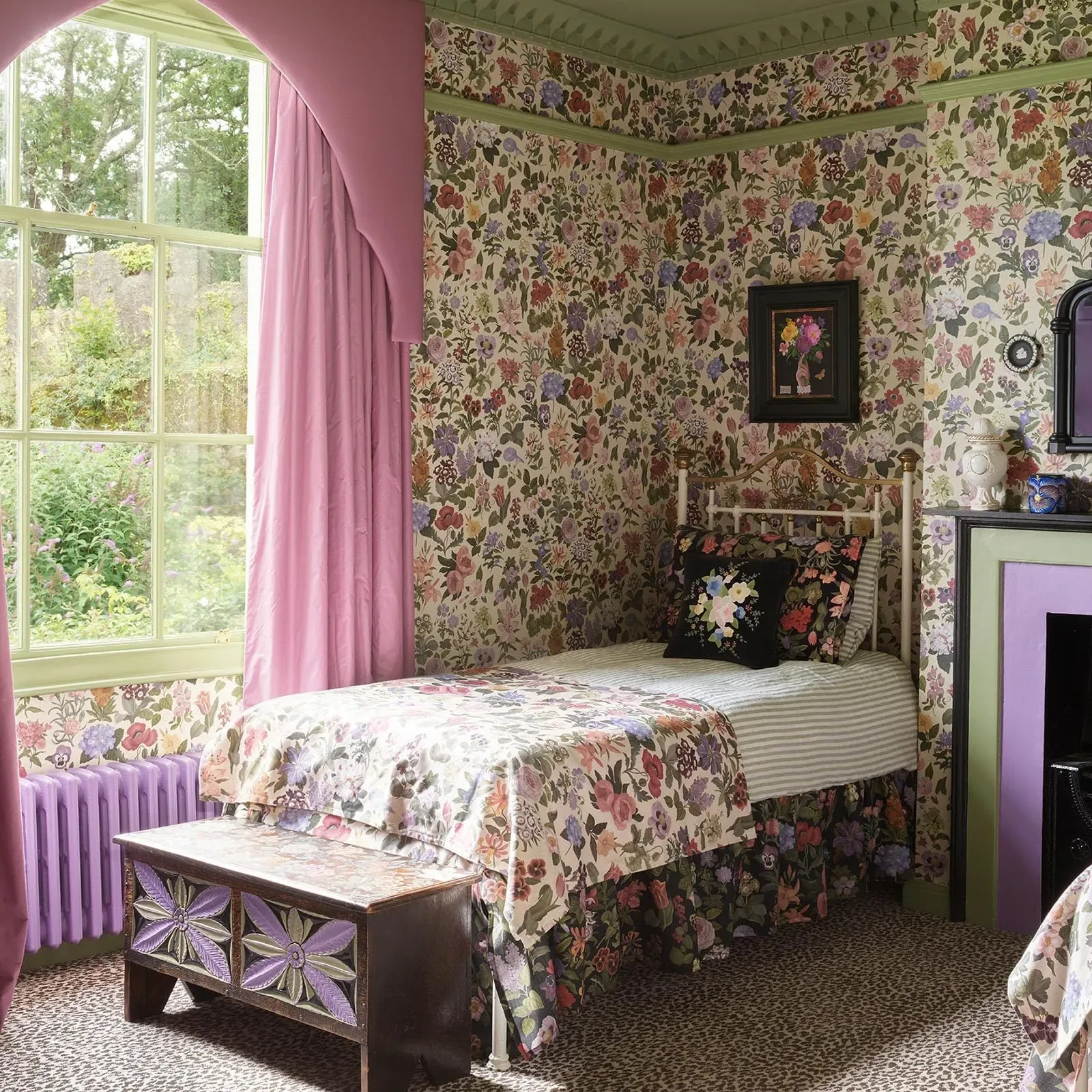 House of Hackney Floralia wallpaper in Ecru – SKU 1-WA-FRA-DI-ECR-XXX