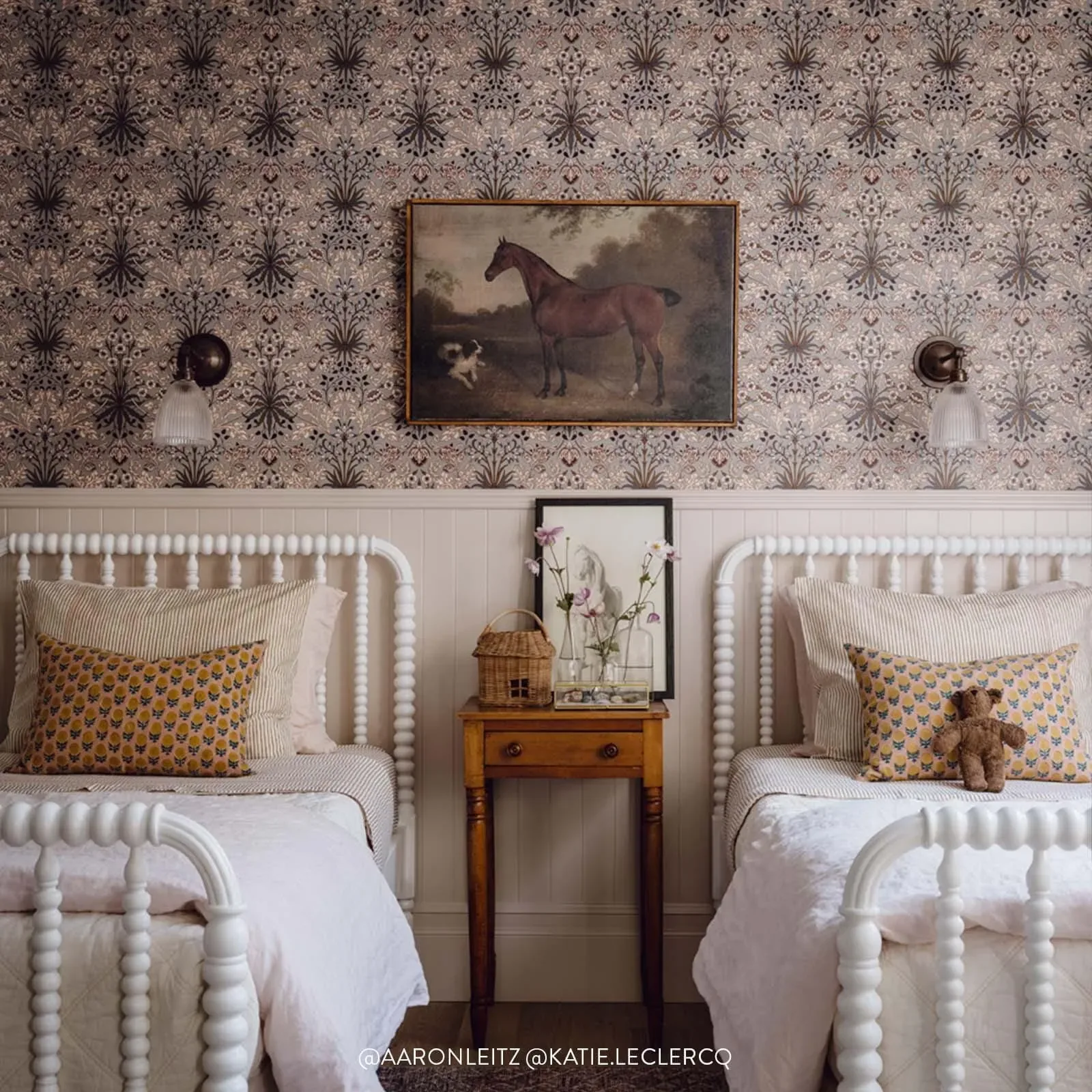 House of Hackney Hyacinth wallpaper in Dove Grey – SKU 1-WA-HYA-DI-GRY-XXX