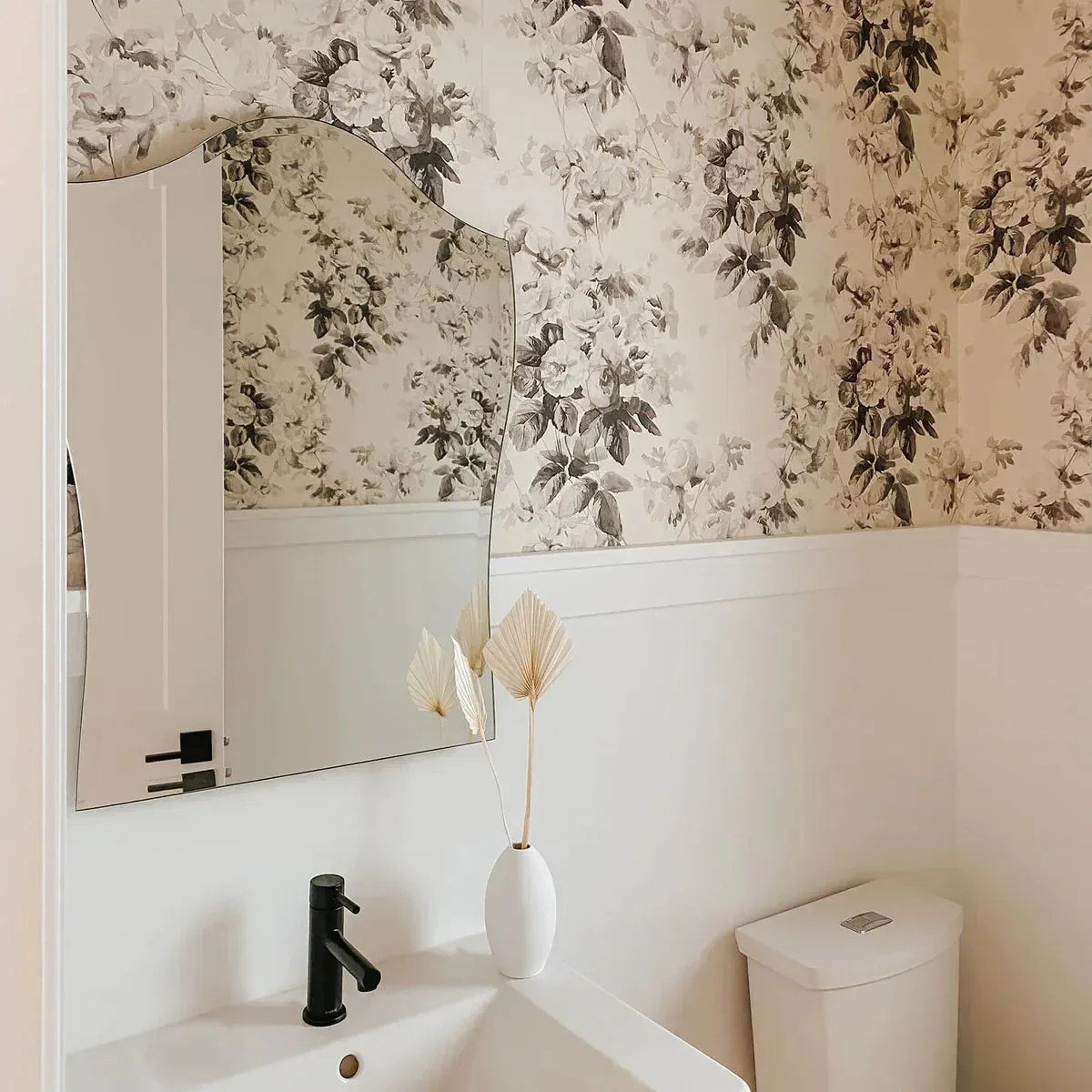 House of Hackney London Rose Wallpaper – Smoke Grey | Wallpaper Twins House of Hackney London Rose wallpaper in Smoke Grey – SKU 1-WA-LON-TR-GRY-XXX