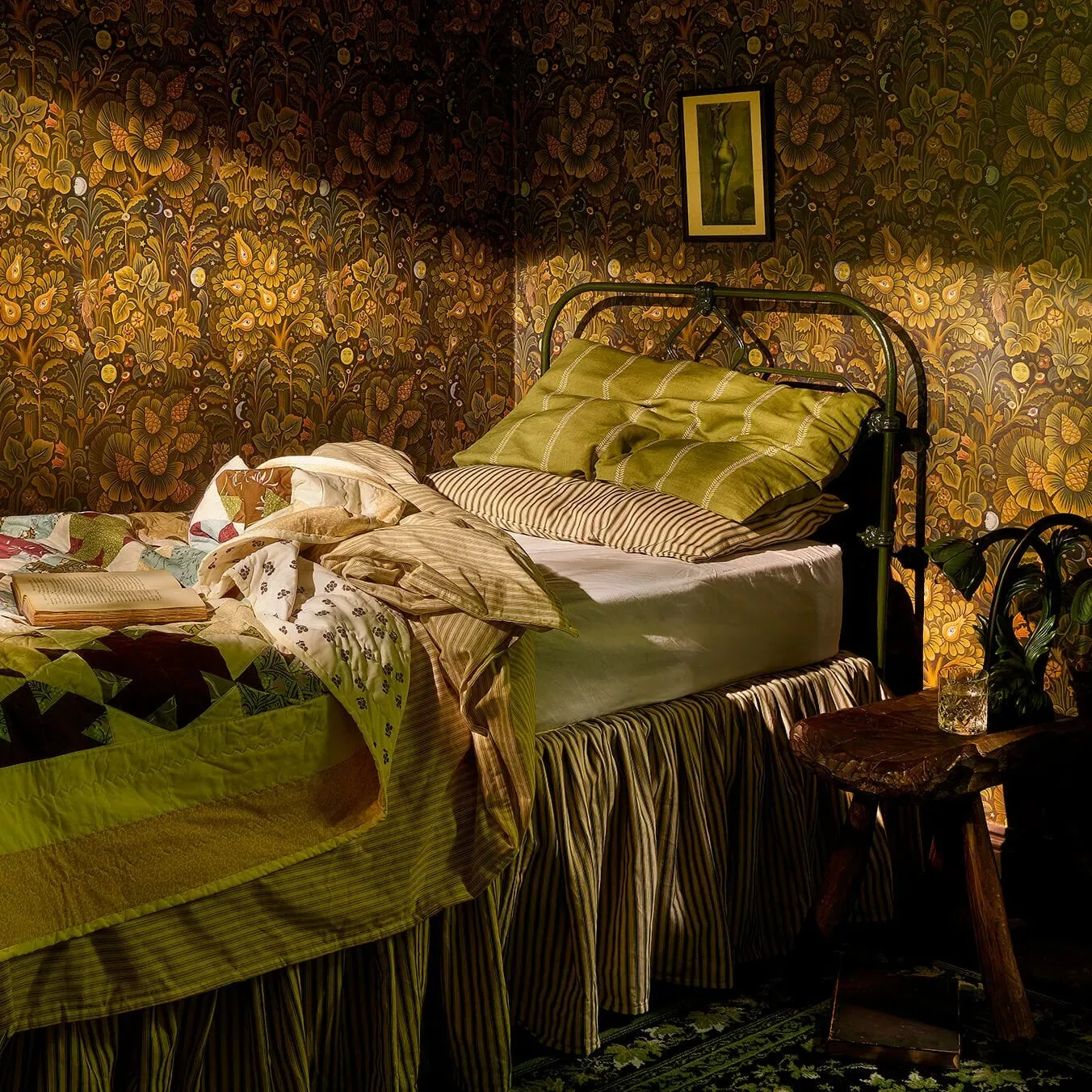 House of Hackney Moon Garden Wallpaper – Midnight | Wallpaper Twins House of Hackney Moon Garden wallpaper in Midnight – SKU 1-WA-MOG-DI-MID-XXX