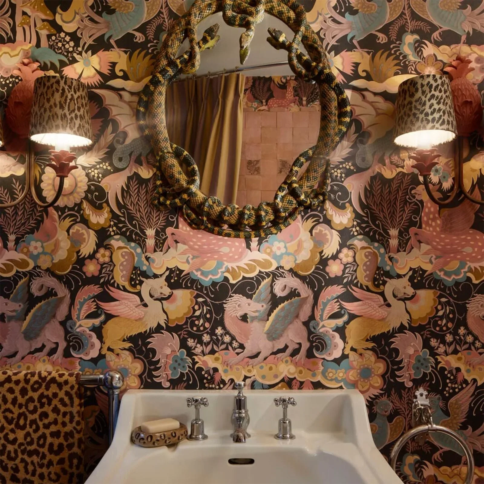 House of Hackney Phantasia Wallpaper – Noir | Wallpaper Twins House of Hackney Phantasia wallpaper in Noir – SKU 1-WA-PHA-DI-NOI-XXX