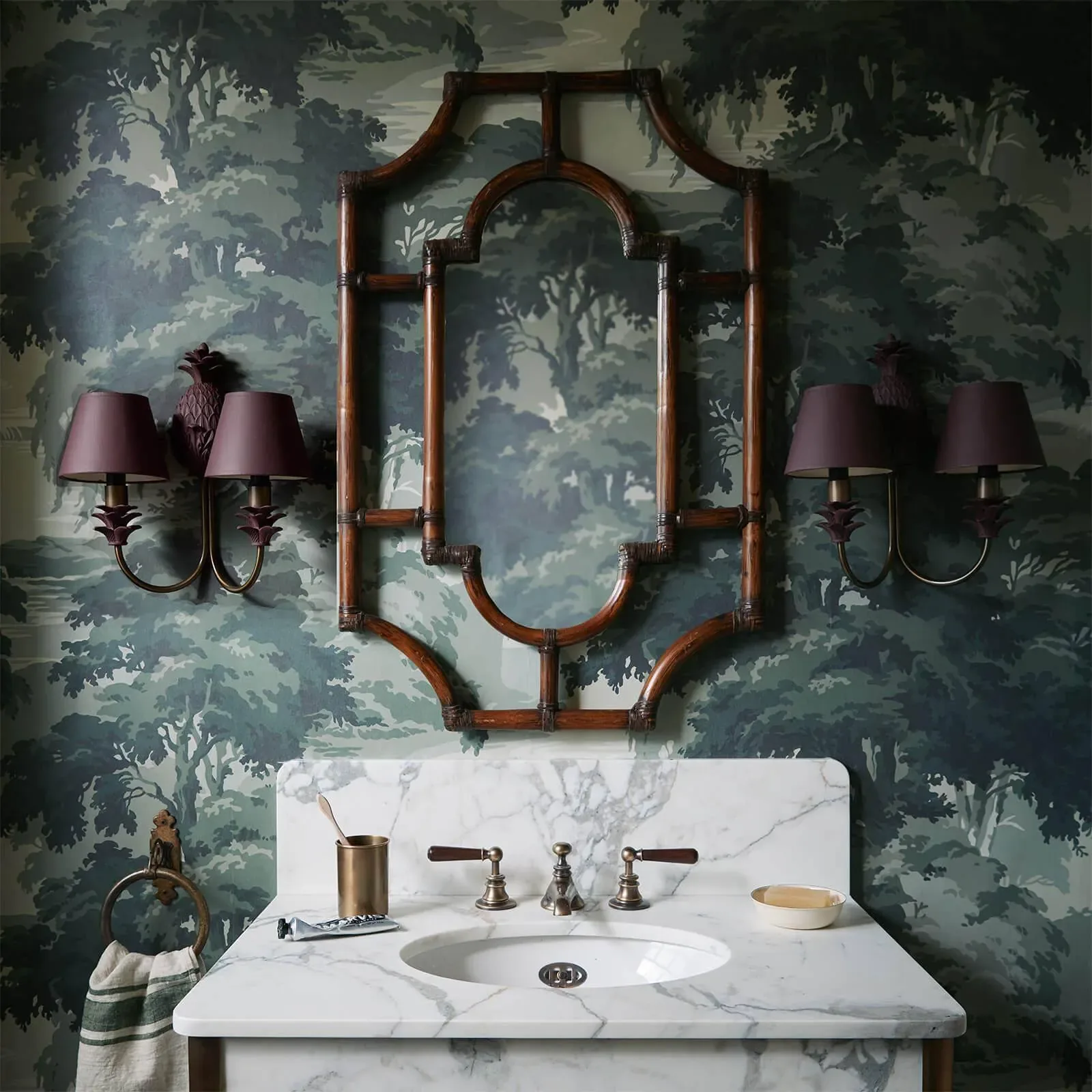 House of Hackney Reverie wallpaper in Verde – SKU 1-WA-RVR-DI-VER-XXX
