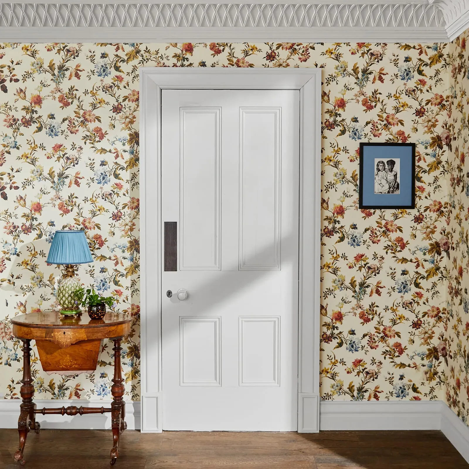 House of Hackney Rosetta wallpaper in Ecru – SKU 1-WA-ROS-DI-ECR-XXX