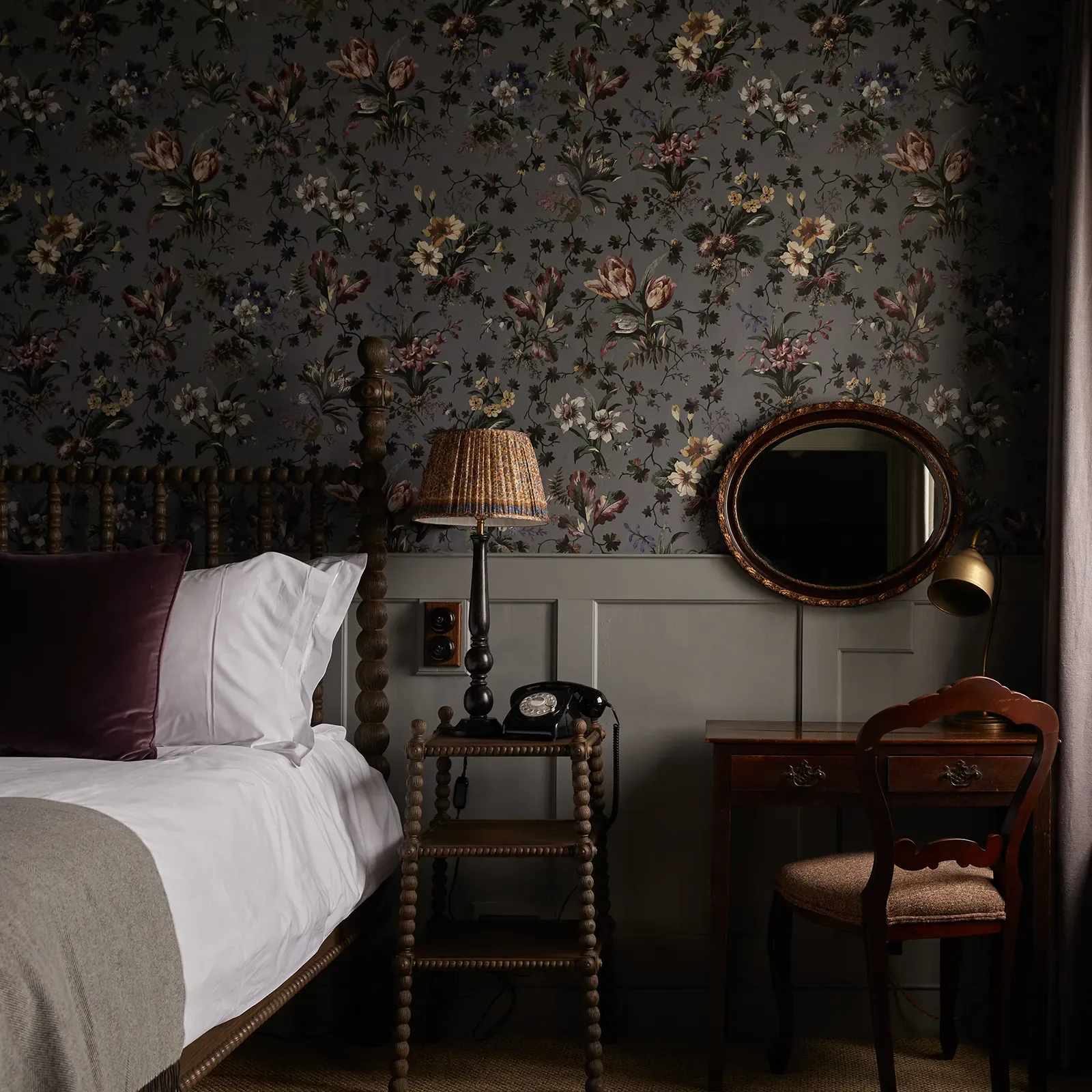 House of Hackney Tulipa wallpaper in Grey – SKU 1-WA-TUL-DI-GRY-XXX