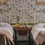 House-of-hackney-Voysey's-Garden-Magna-Off-White-1-WA-VOM-DI-WHI-XXX-image-3-wallpapertwins