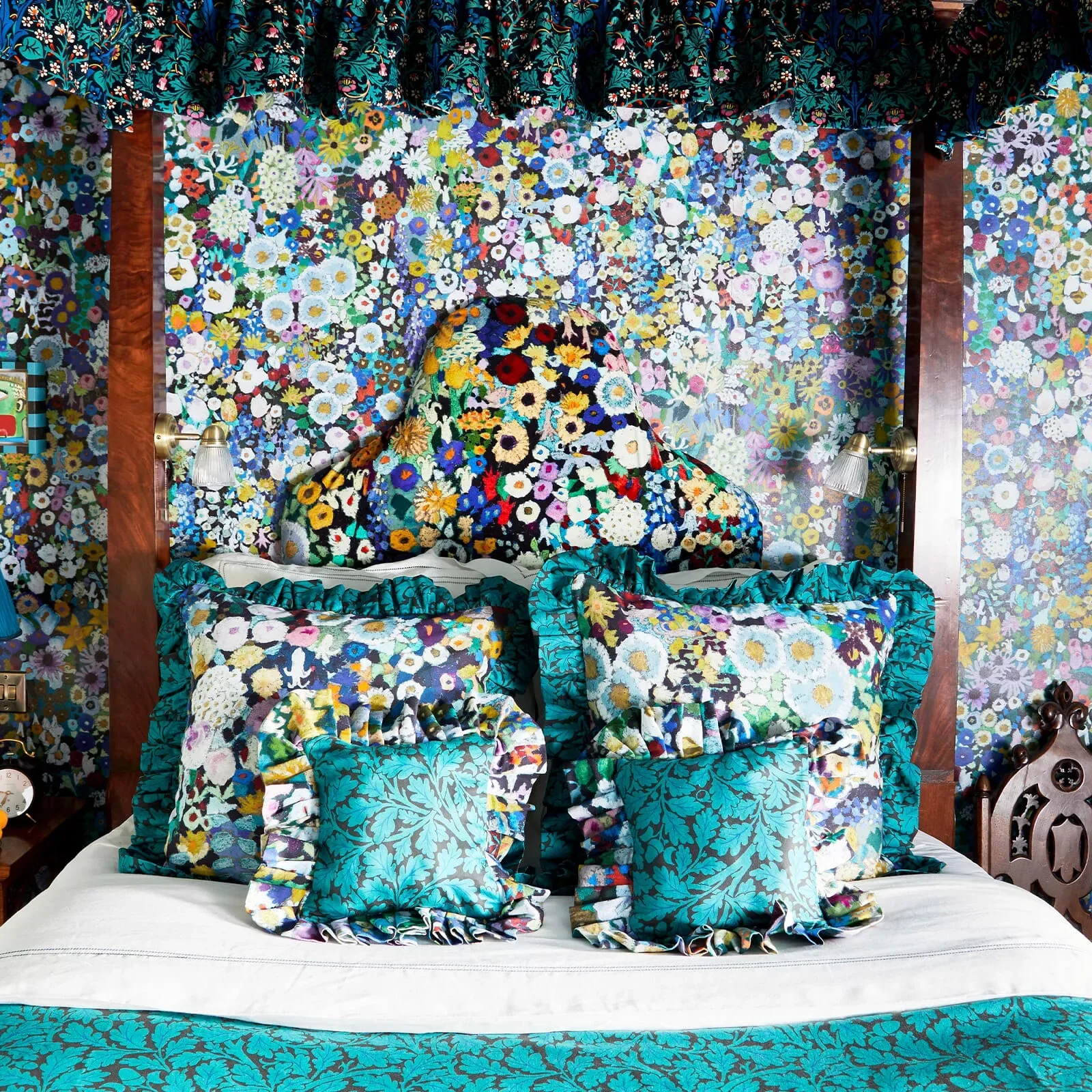 House of Hackney Woodstock Wallpaper – Meadow | Wallpaper Twins House of Hackney Woodstock wallpaper in Meadow – SKU 1-WA-WOO-DI-MEA-XXX