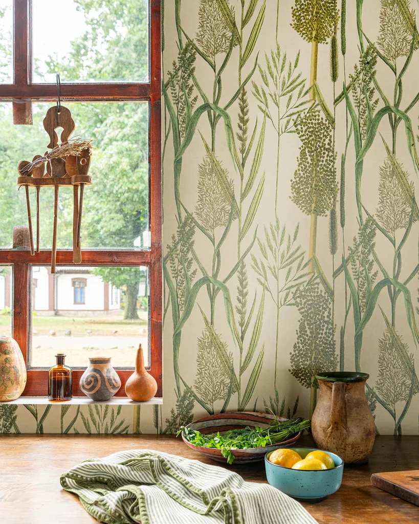 MINDTHEGAP RIVERSIDE FLORA Taupe grasscloth wallpaper (WP30164-GC)