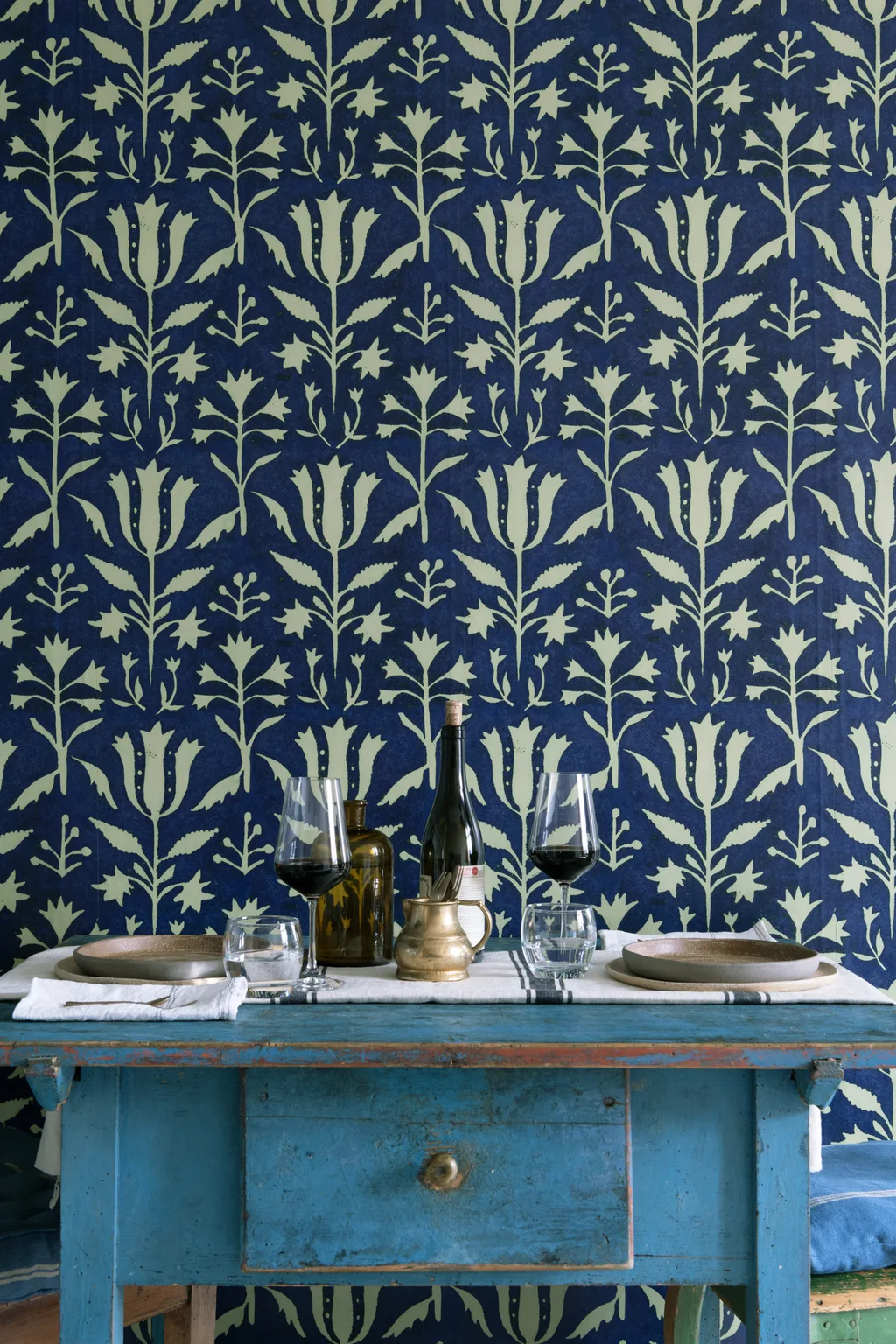 MINDTHEGAP TULIPAN Indigo wallpaper (WP30034)
