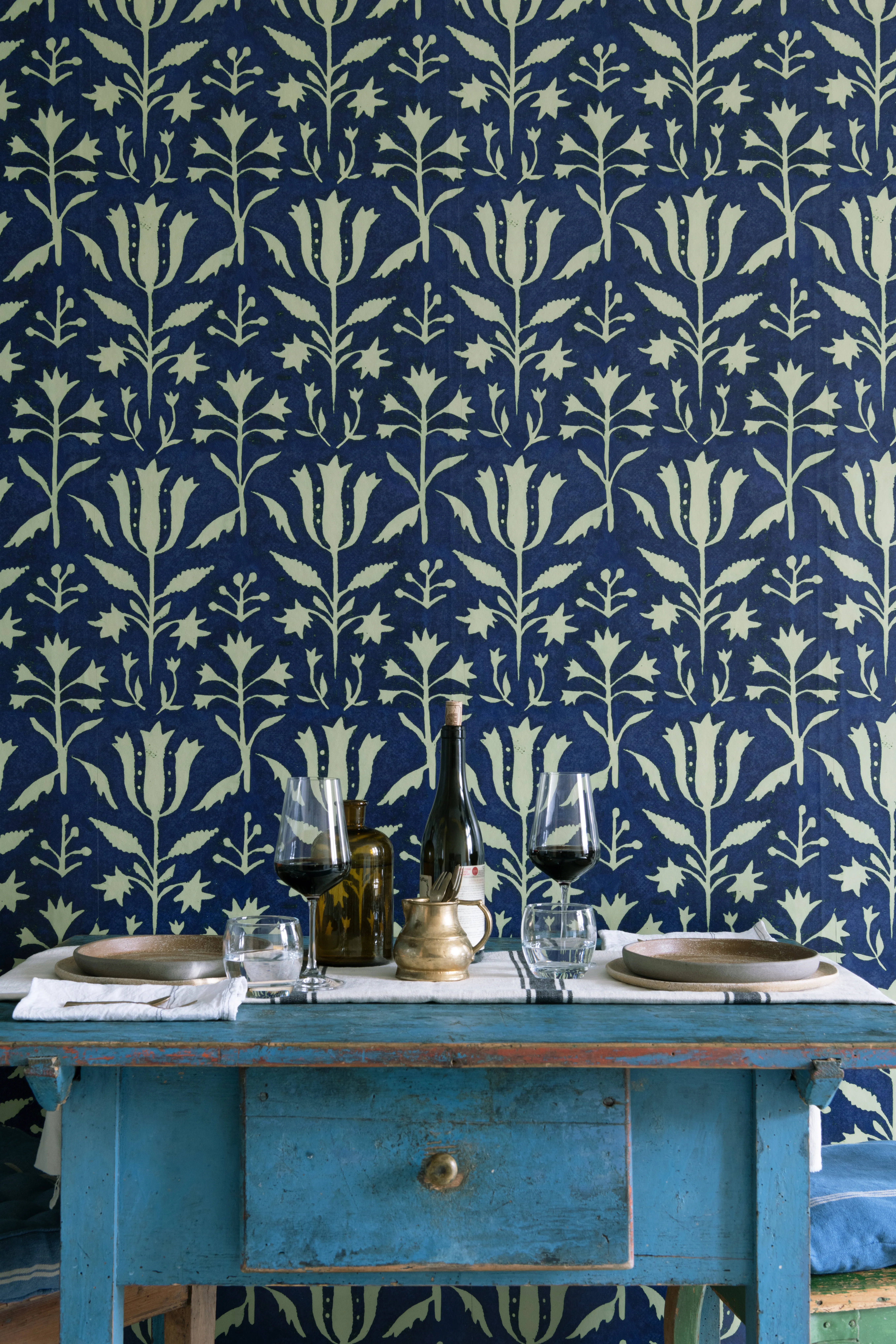 MINDTHEGAP TULIPAN Indigo wallpaper (WP30034)