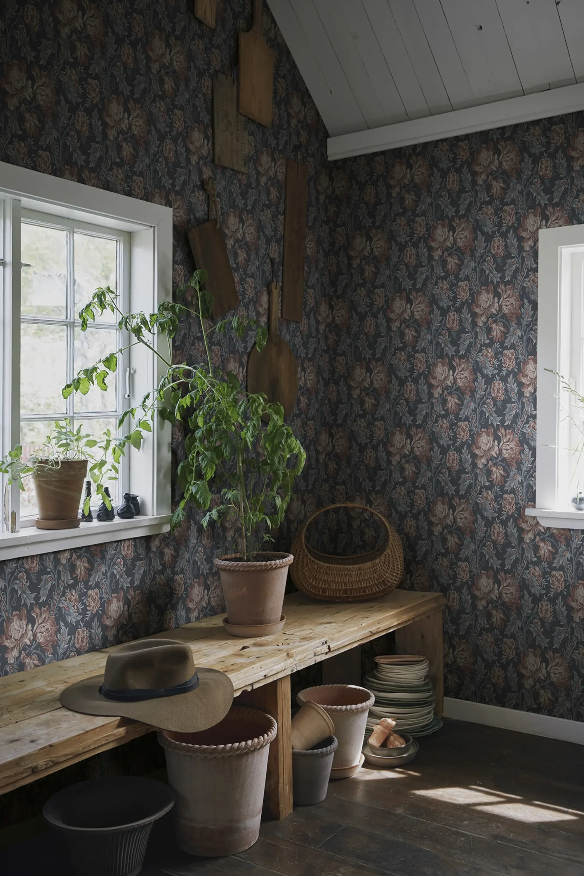 Sandberg Amelia in Indigo Blue wallpaper (S10253)