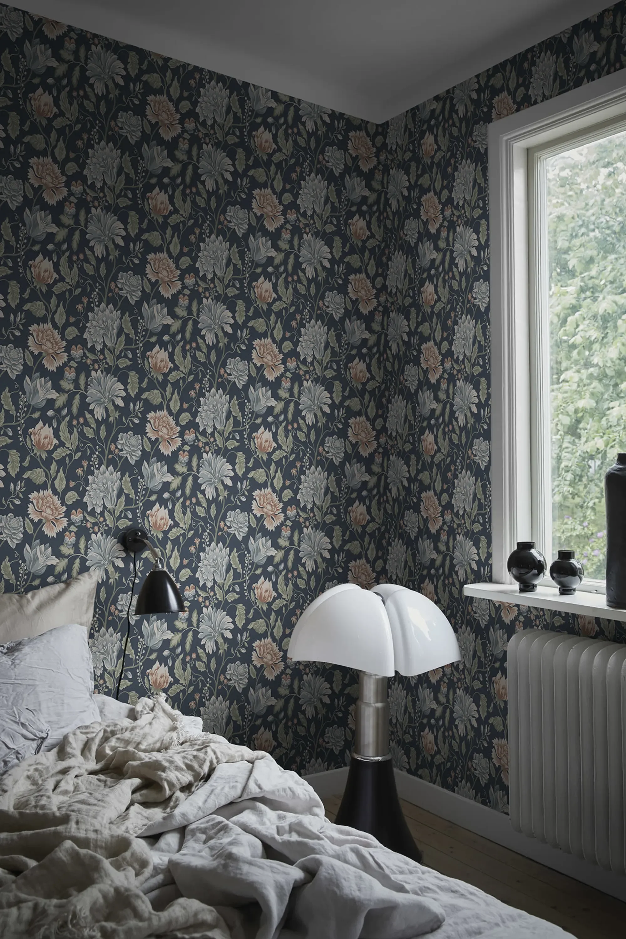 Sandberg Annabelle in Classic Blue wallpaper (S10263)