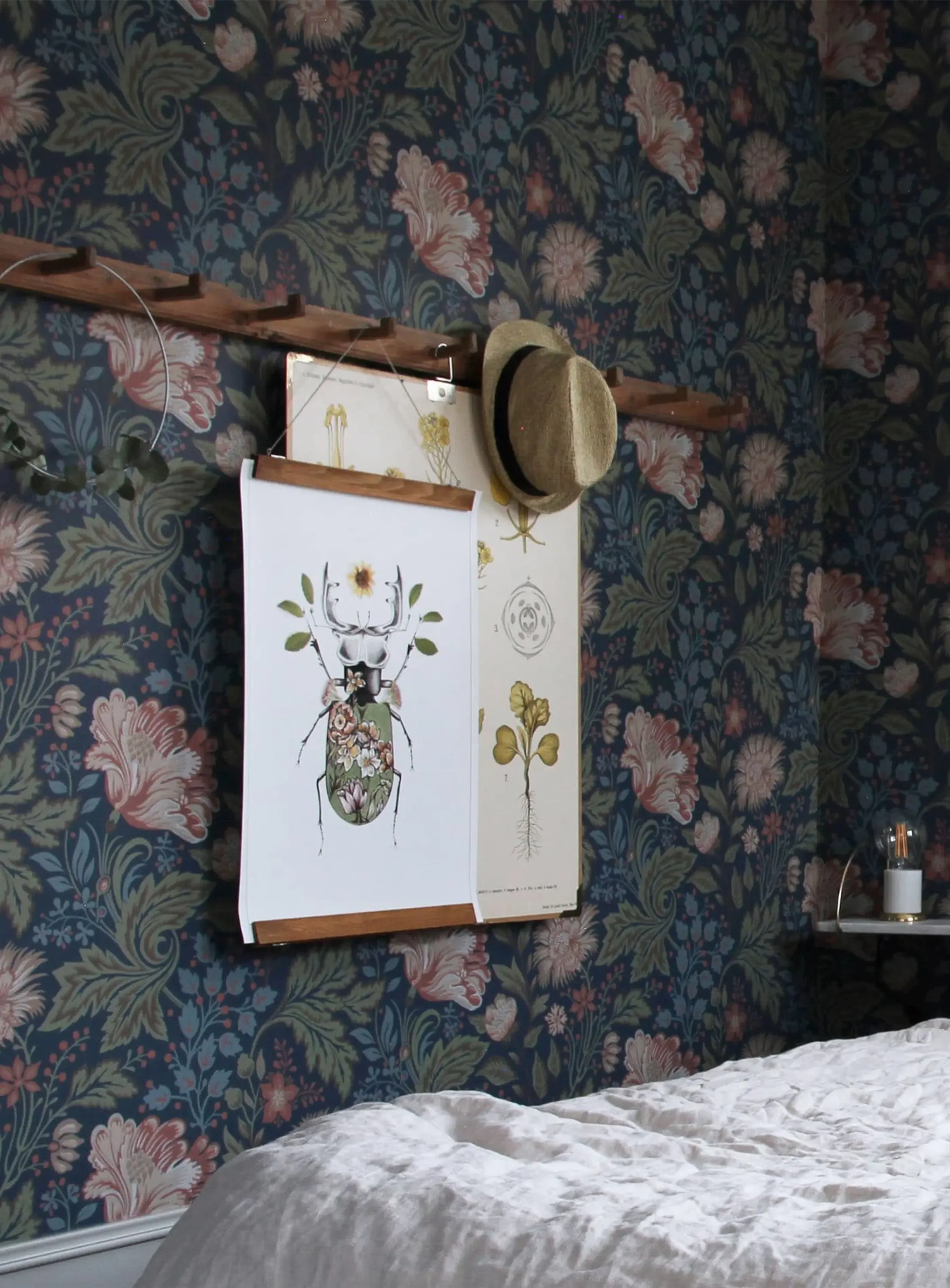 Sandberg Ava in Classic Blue wallpaper (400-86)
