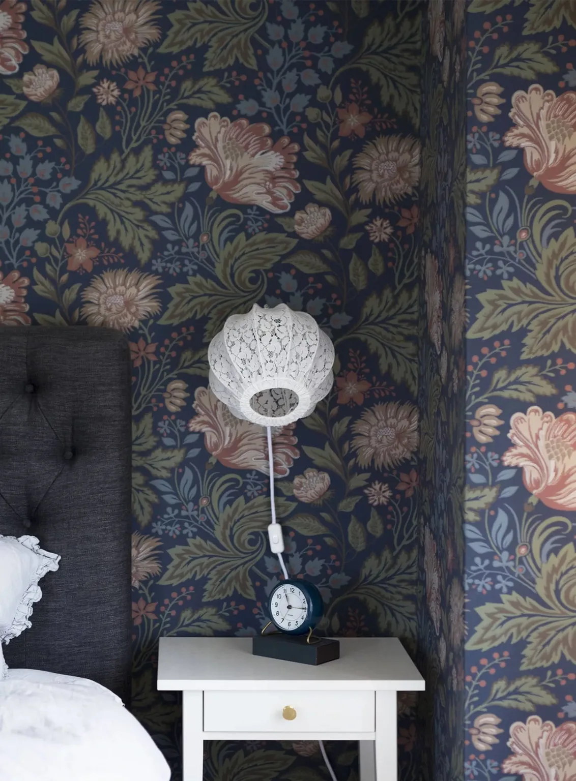 Sandberg Ava in Classic Blue wallpaper (400-86)
