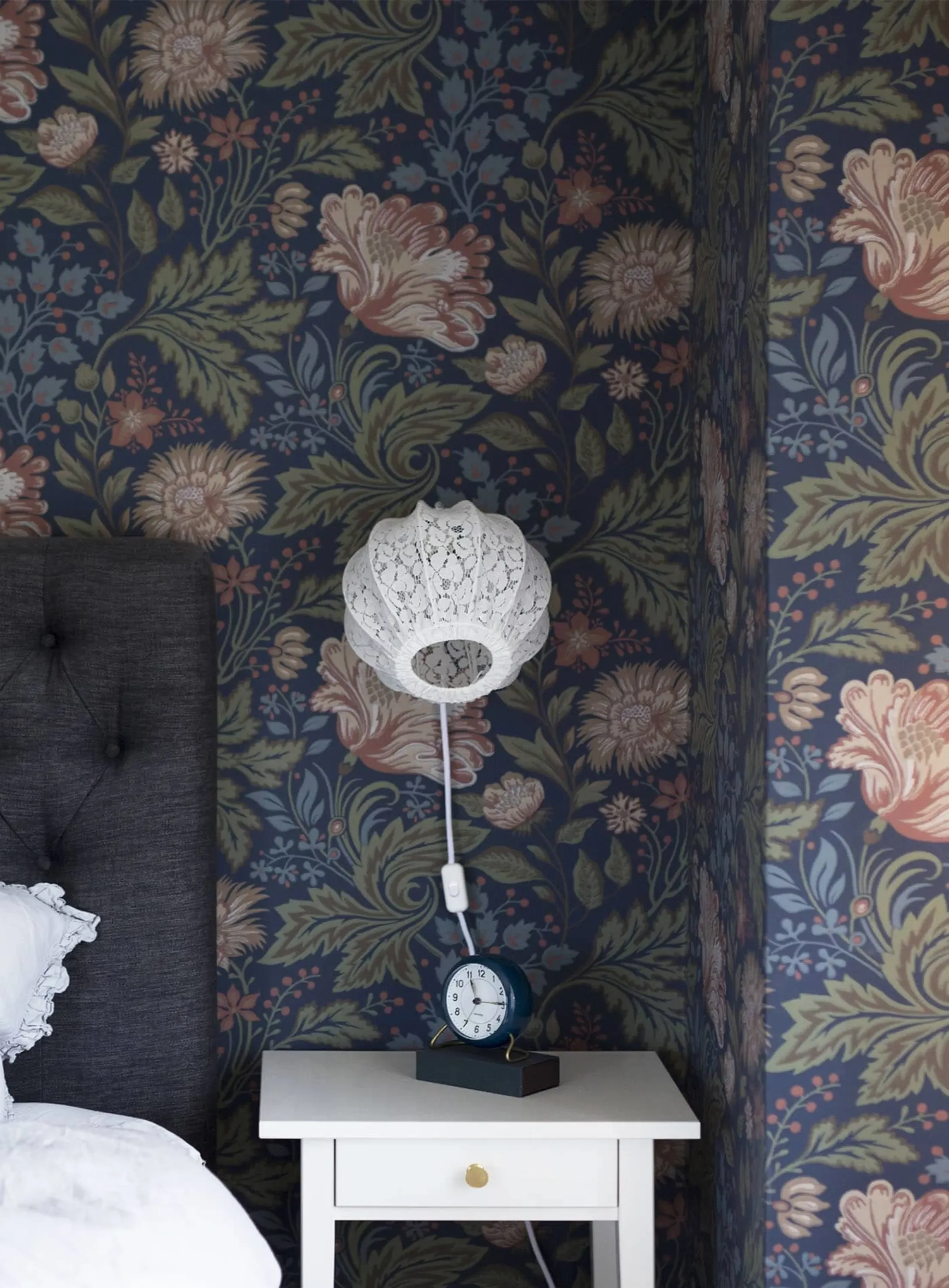 Sandberg Ava in Classic Blue wallpaper (400-86)