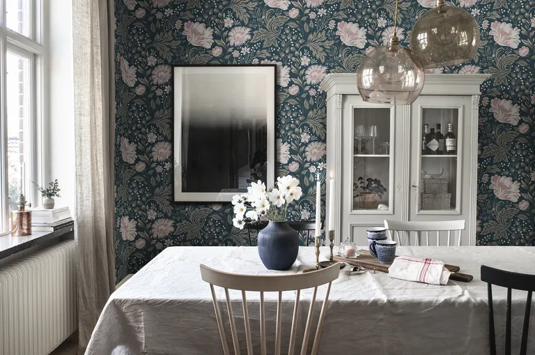 Sandberg Ava in Dark Blue wallpaper (400-96)