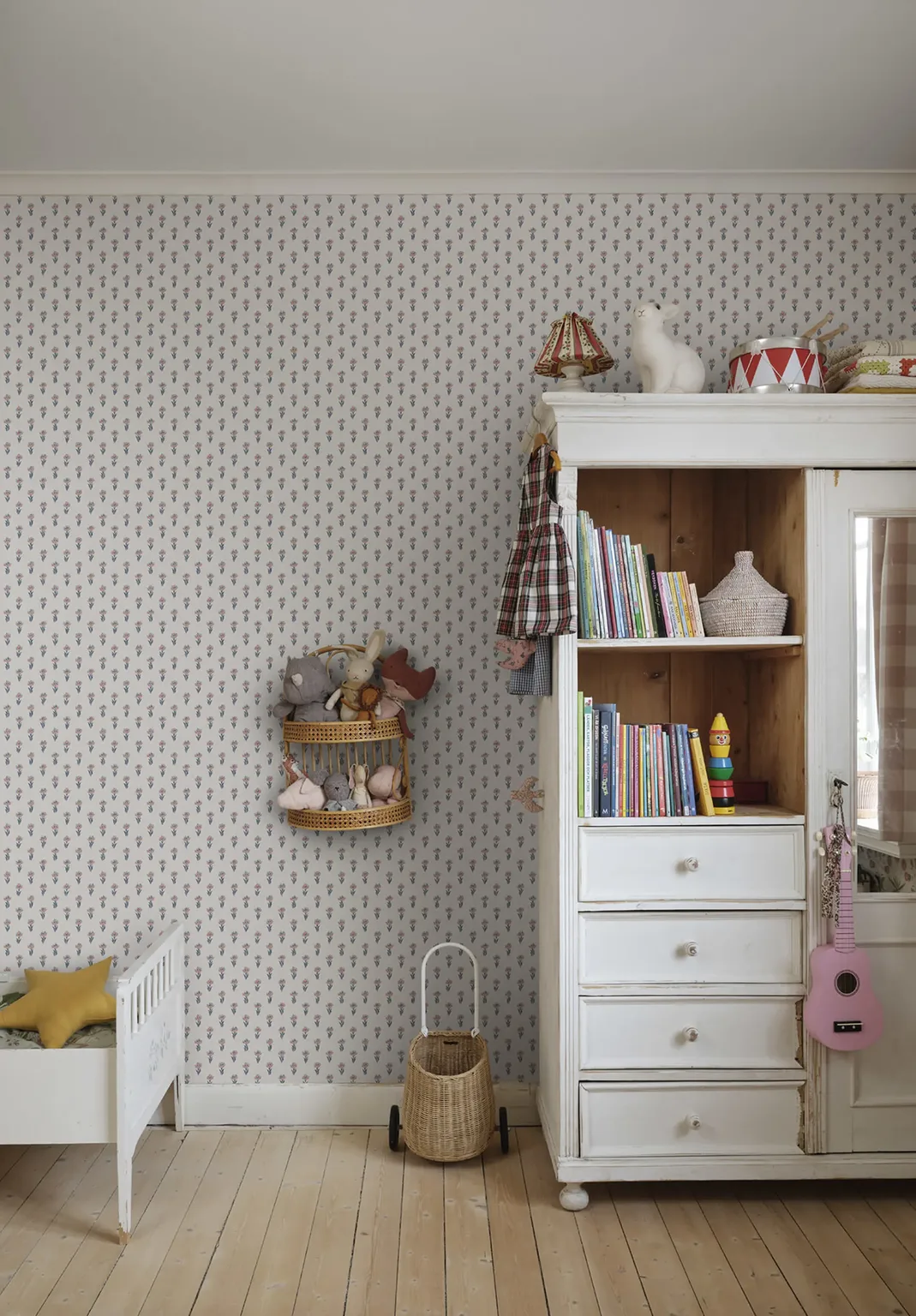 Sandberg Betty in Blue wallpaper (S10372)