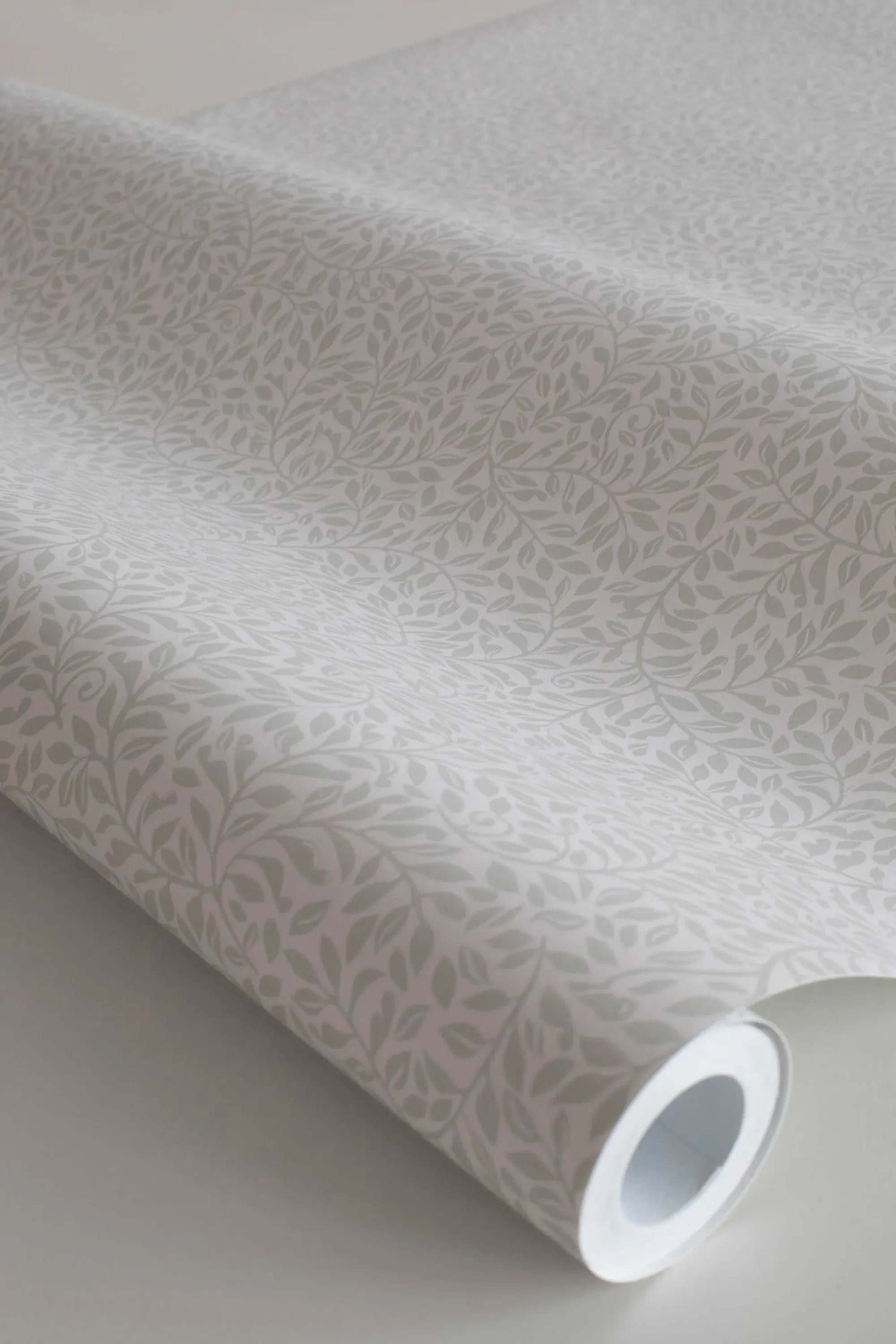 Sandberg Bladverk in Garden Green wallpaper (S10309)