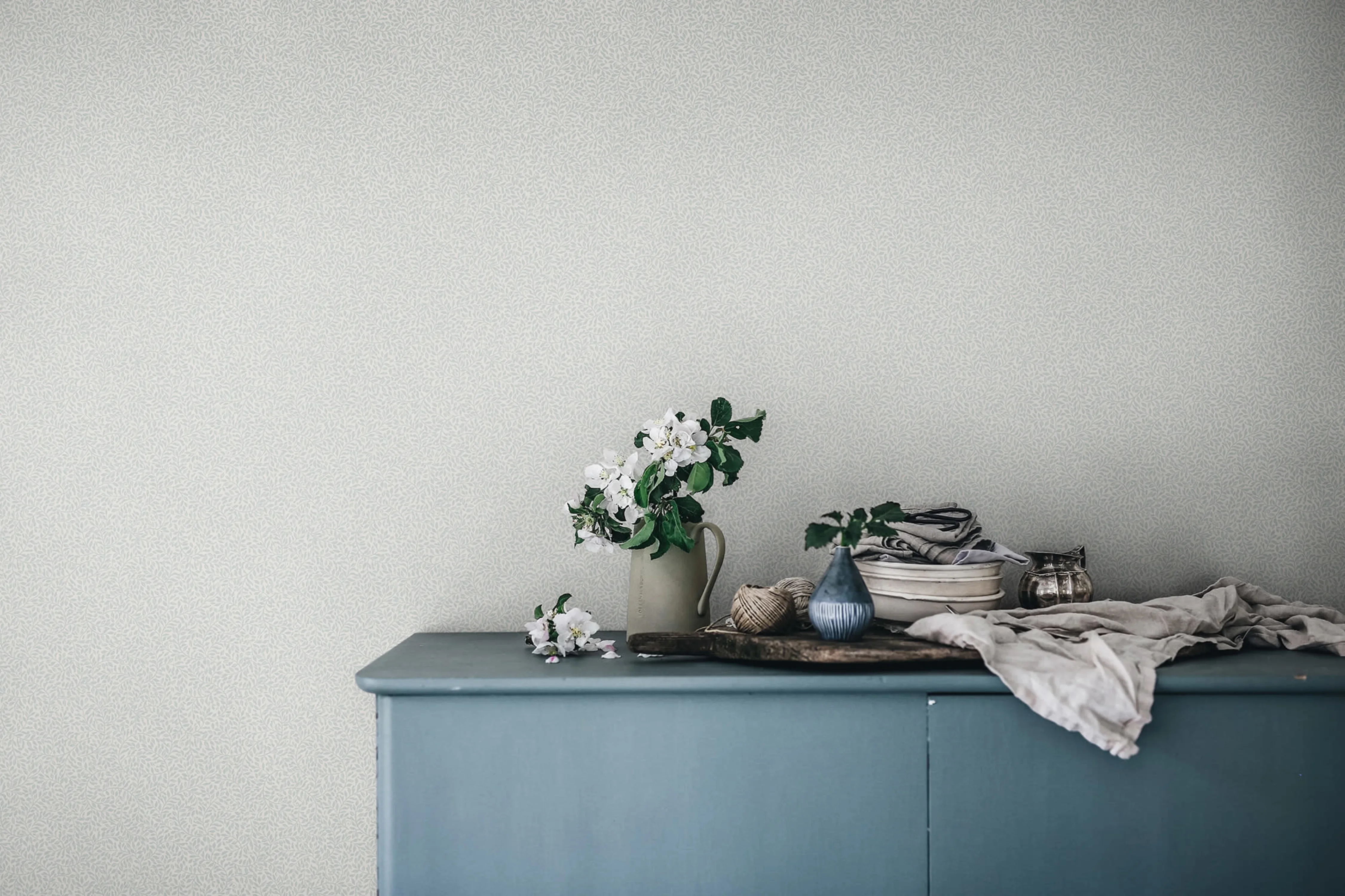 Sandberg Bladverk in Misty Blue wallpaper (S10311)