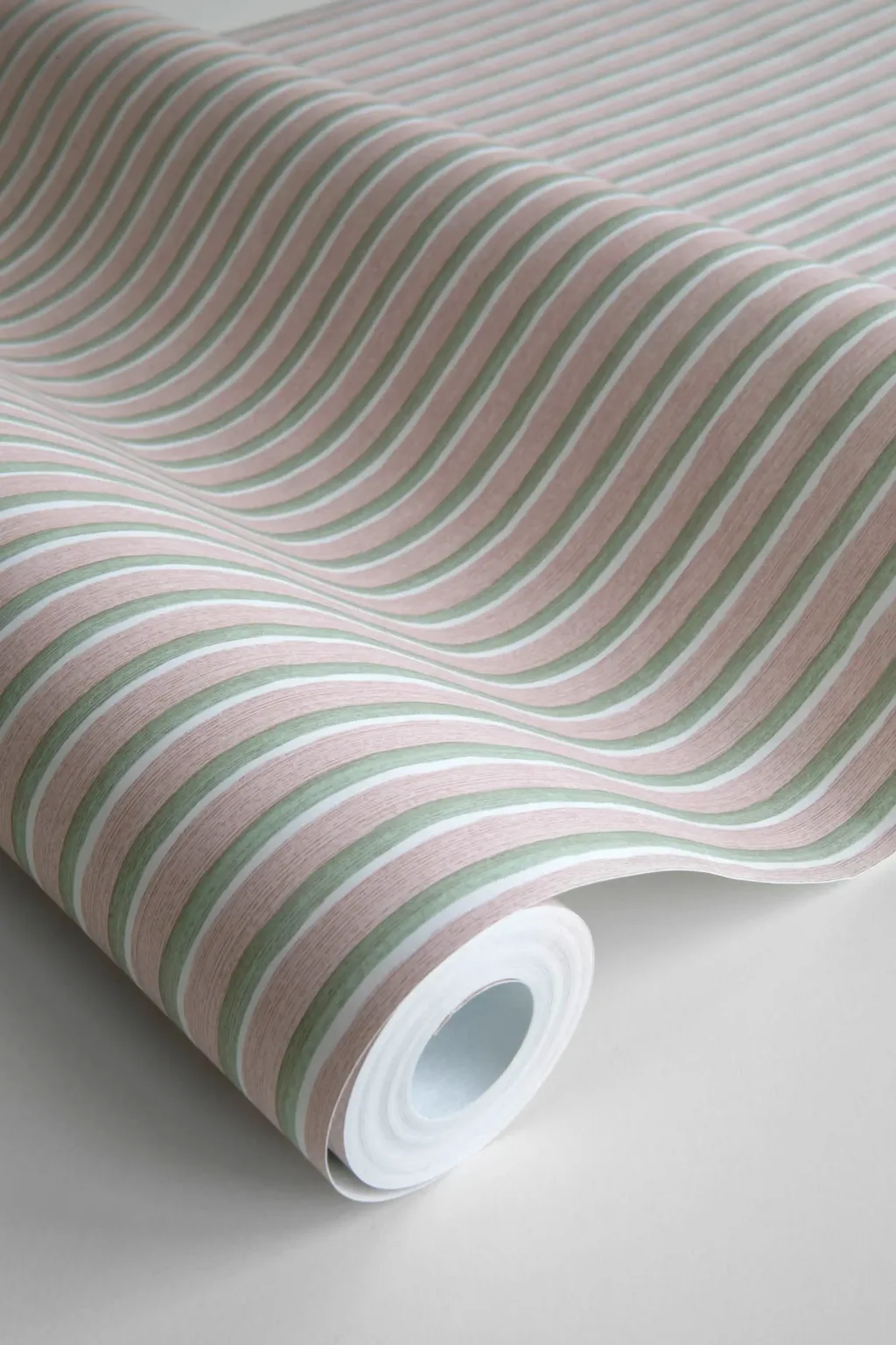 Sandberg Brita in Pink wallpaper (S10140)