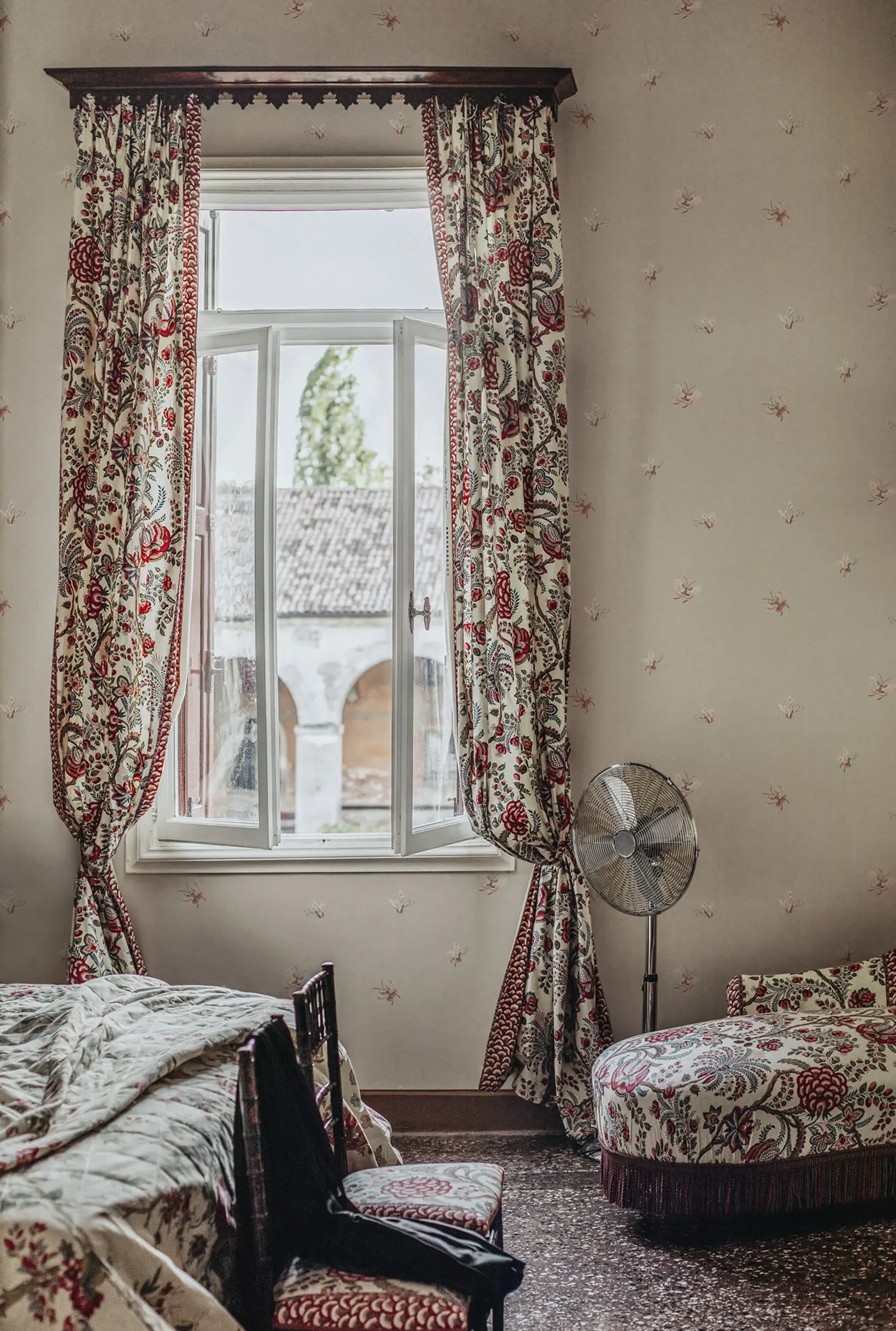 Sandberg Butterflies in Sandstone wallpaper (S10447)