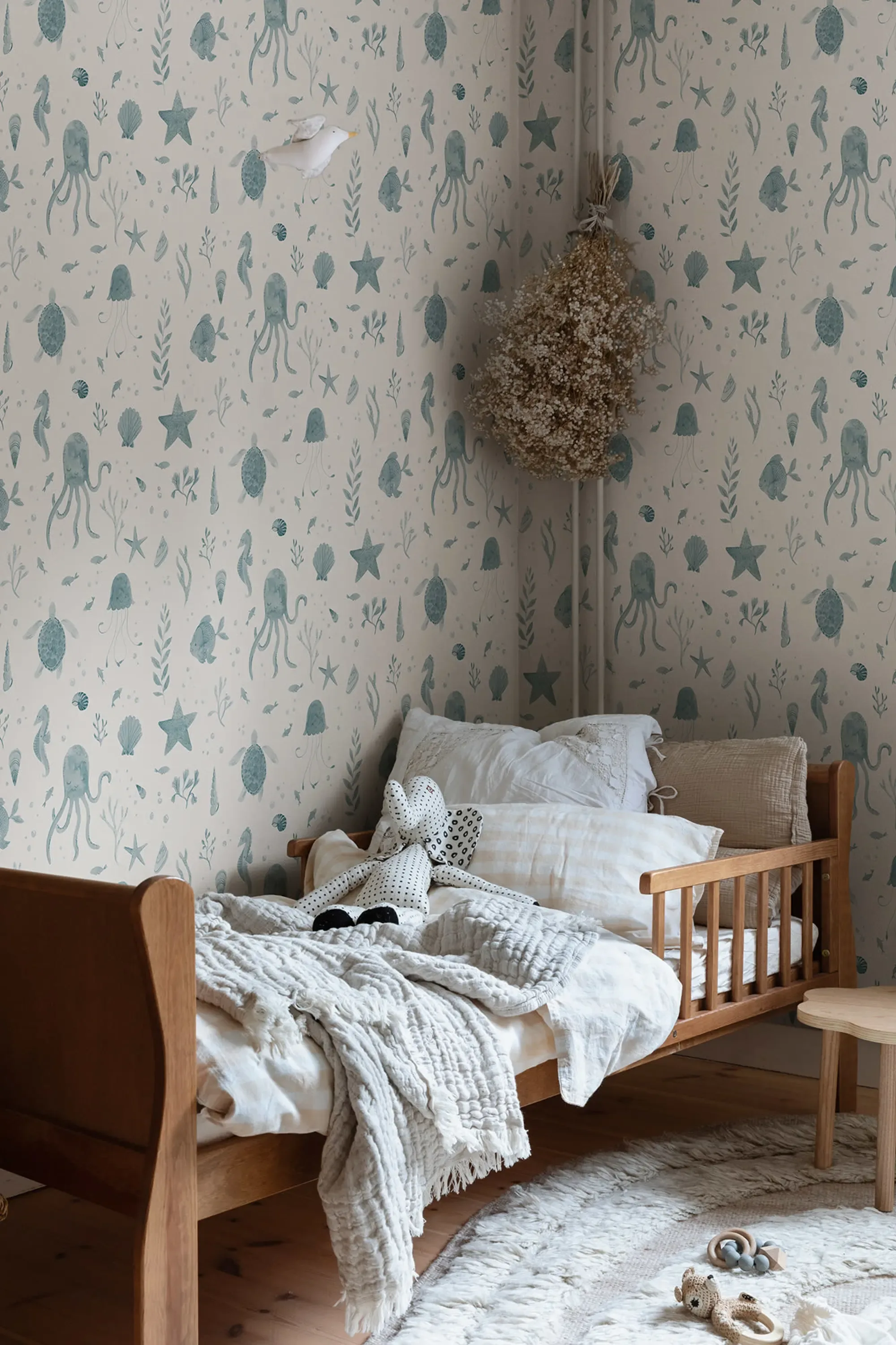 Sandberg Della in Ocean Blue wallpaper (243-36)