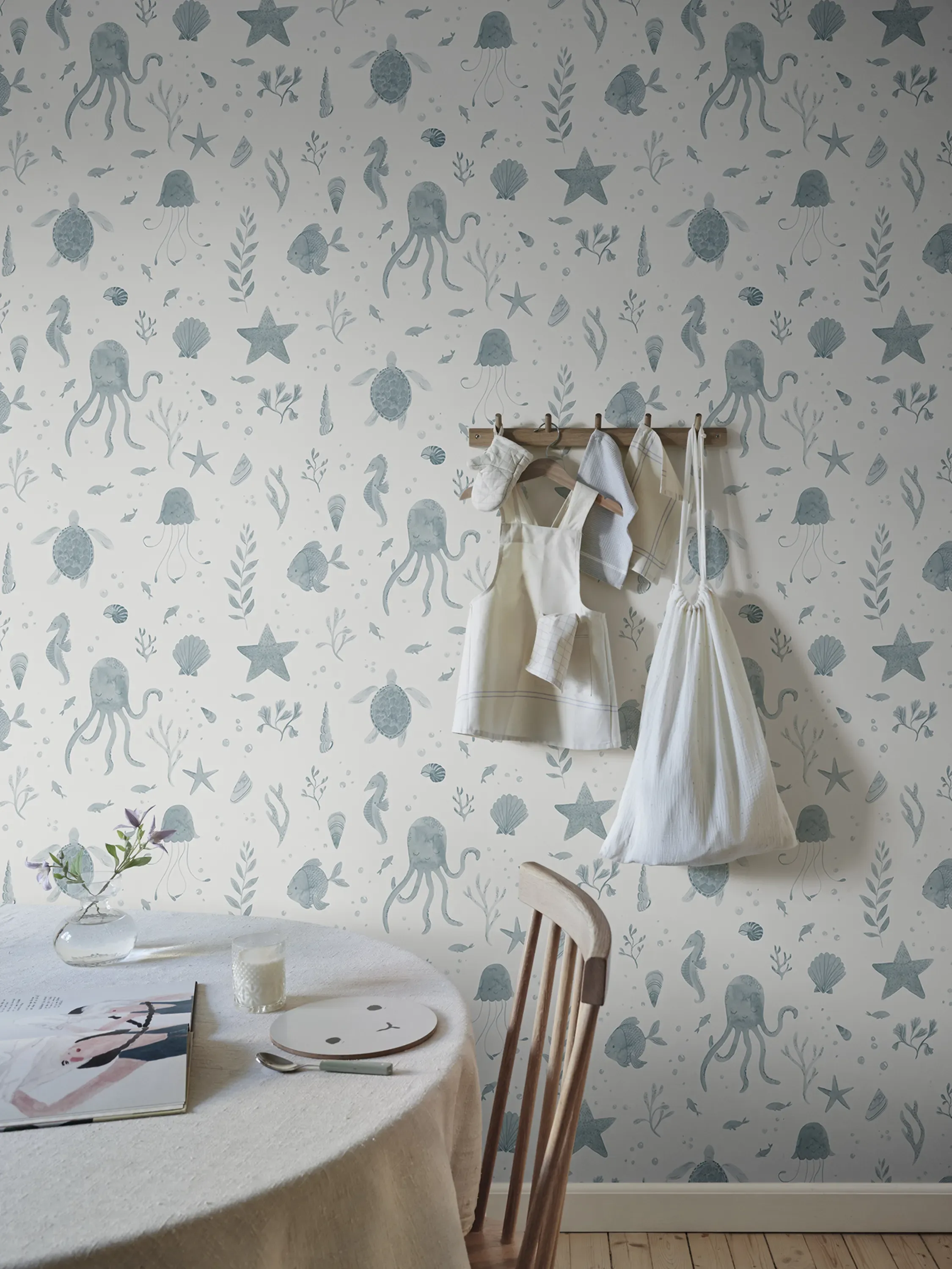 Sandberg Della in Ocean Blue wallpaper (243-36)