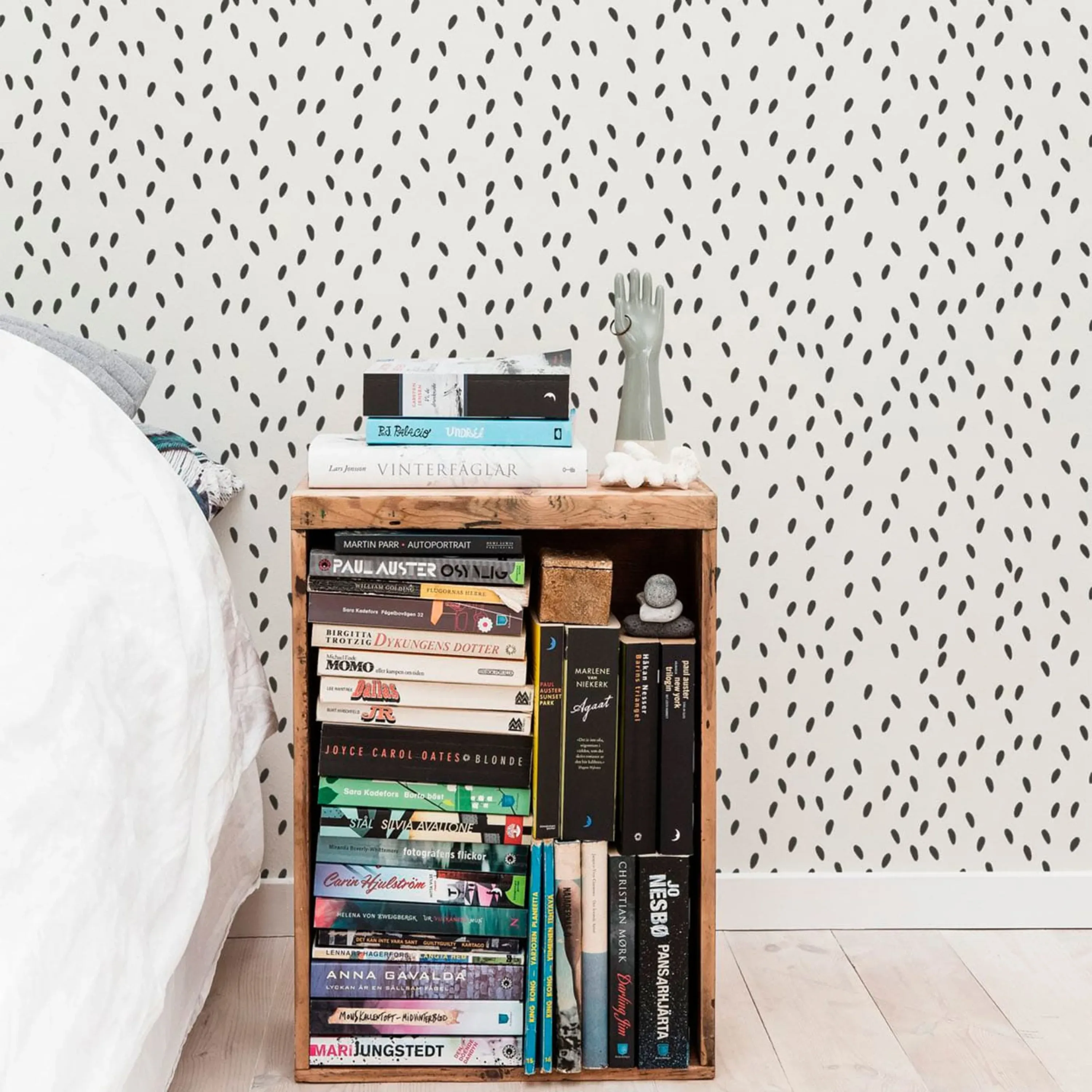 Sandberg Ella in Black wallpaper (415-81)
