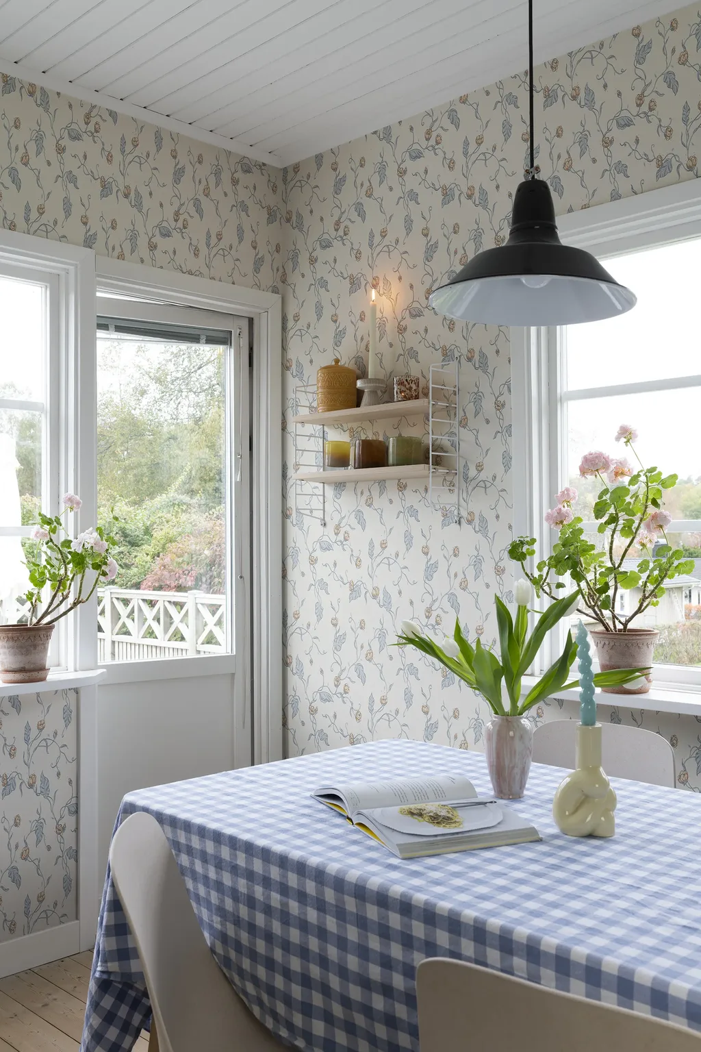 Sandberg Elmire in Soft Blue wallpaper (S10148)
