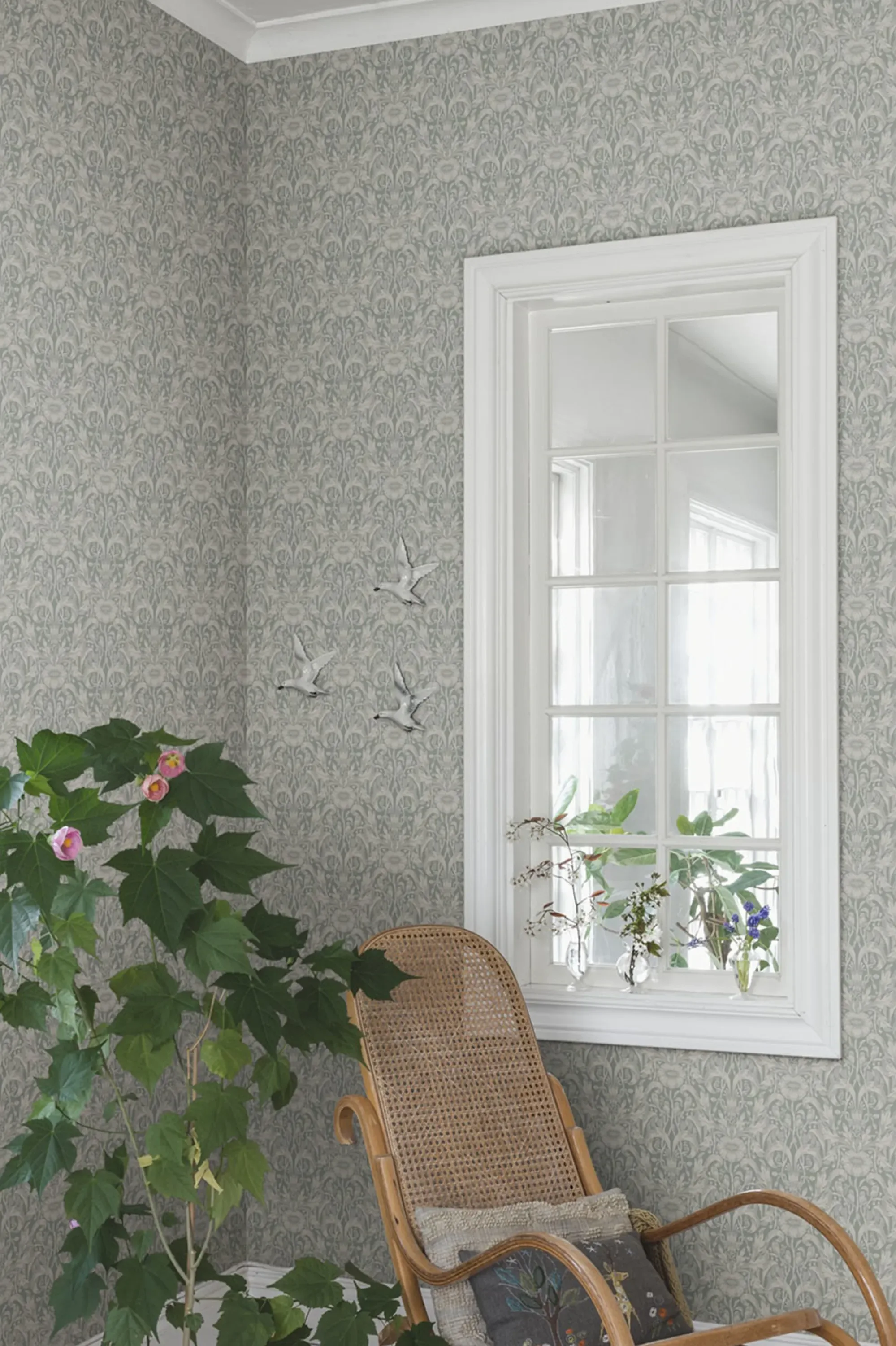 Sandberg Emil in Garden Green wallpaper (835-48)