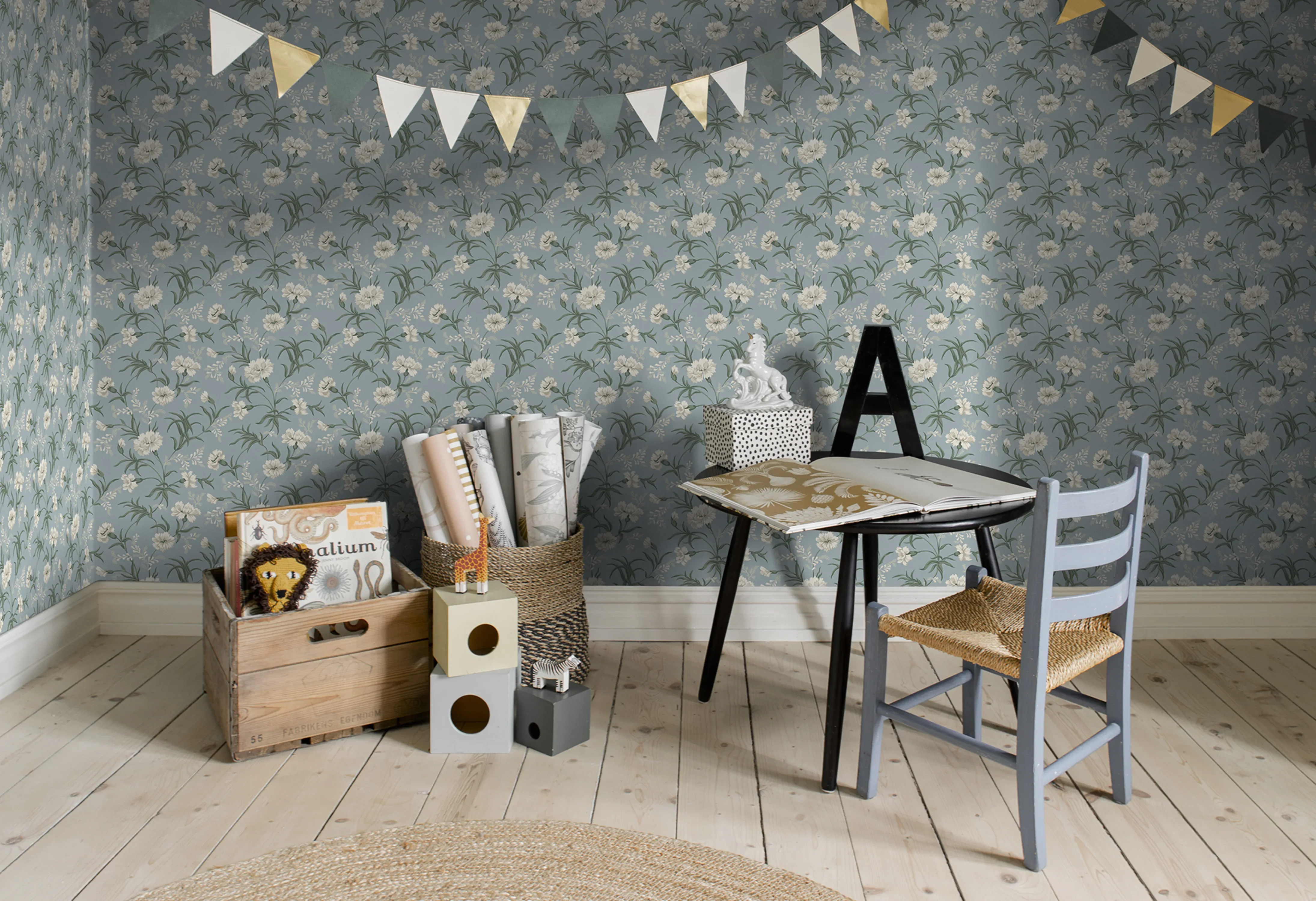Sandberg Emilie in Sky Blue wallpaper (832-37)