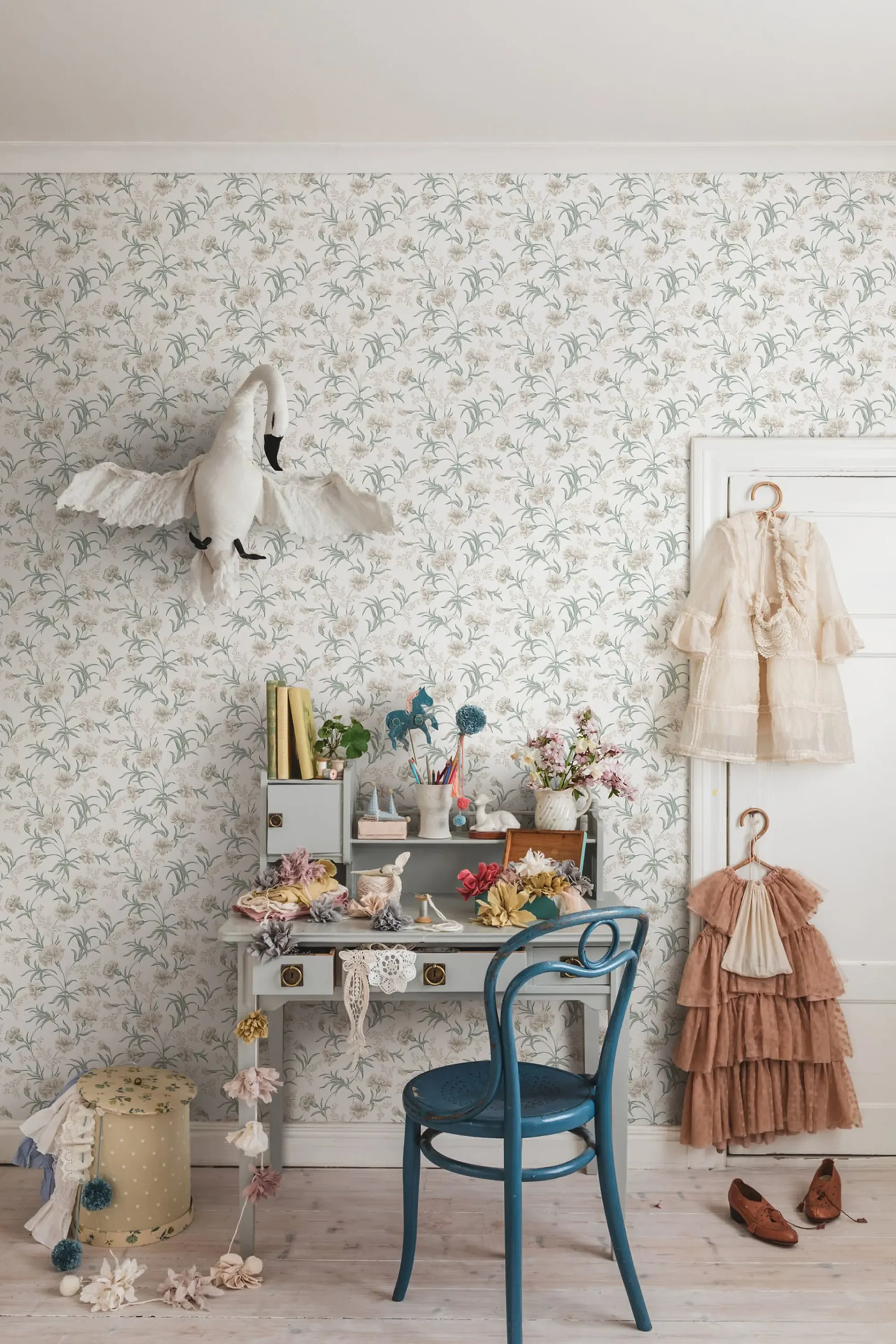 Sandberg Emilie in Spring Green wallpaper (832-01)