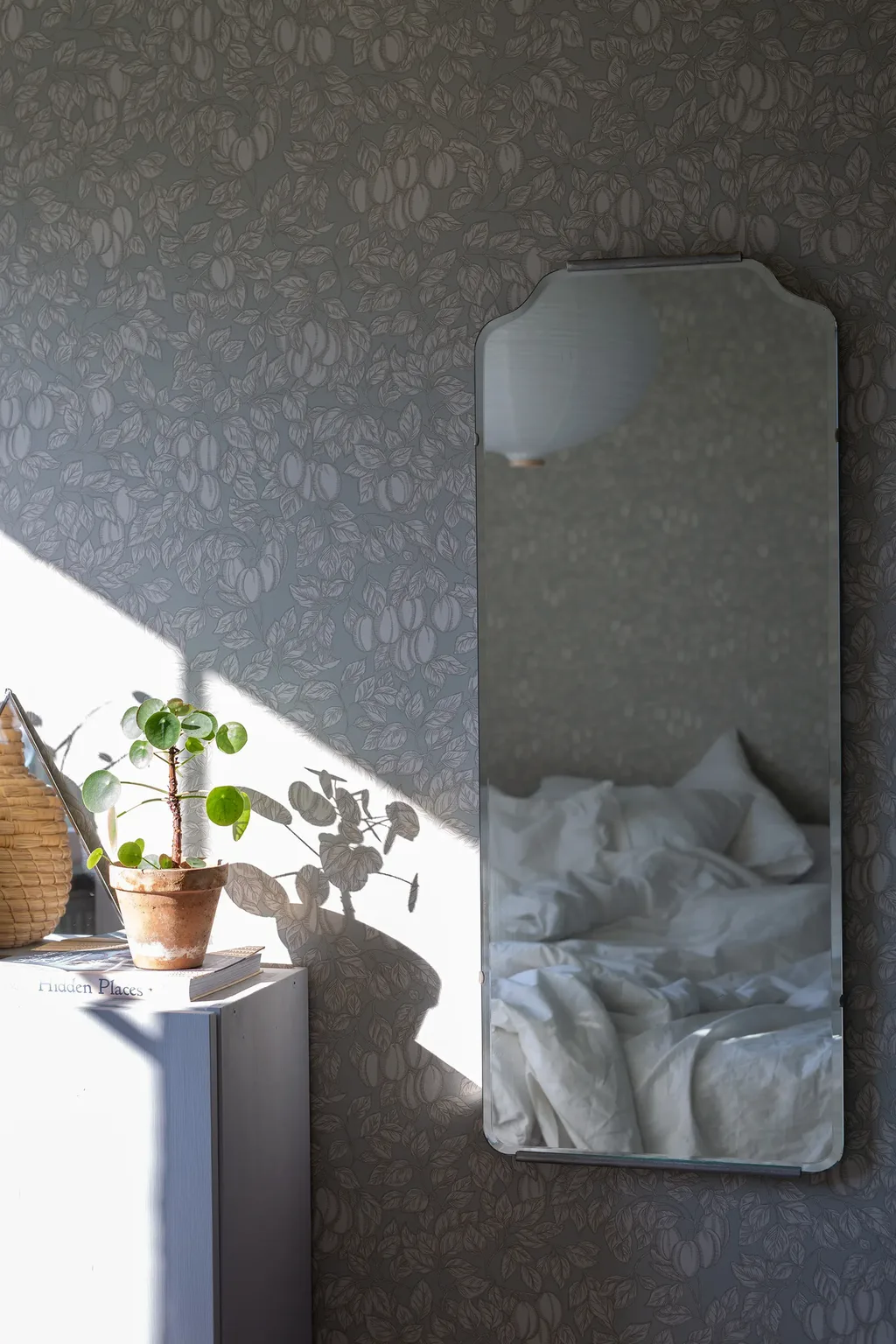 Sandberg Emrik in Sage Green wallpaper (839-18)