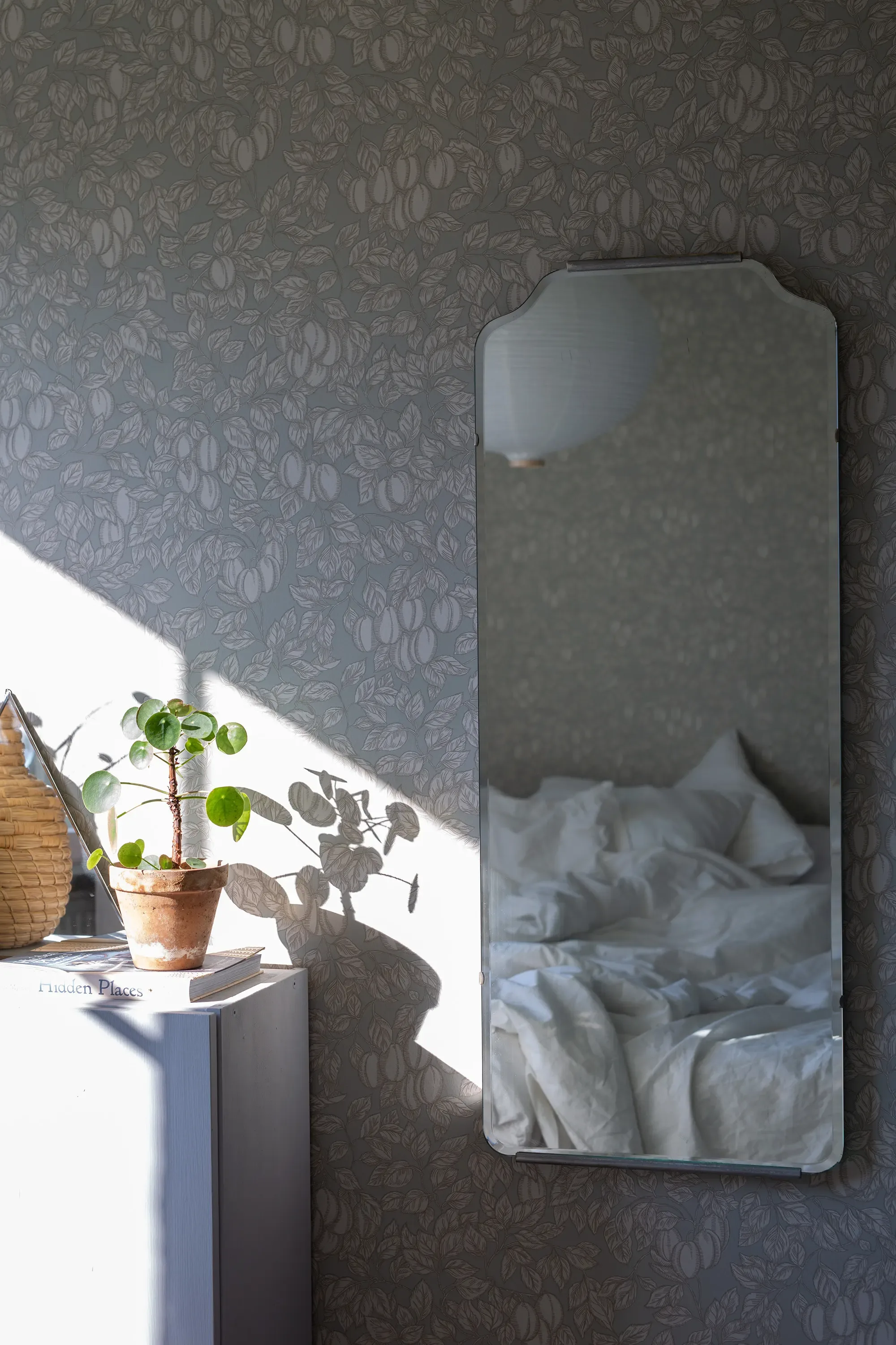 Sandberg Emrik in Sage Green wallpaper (839-18)