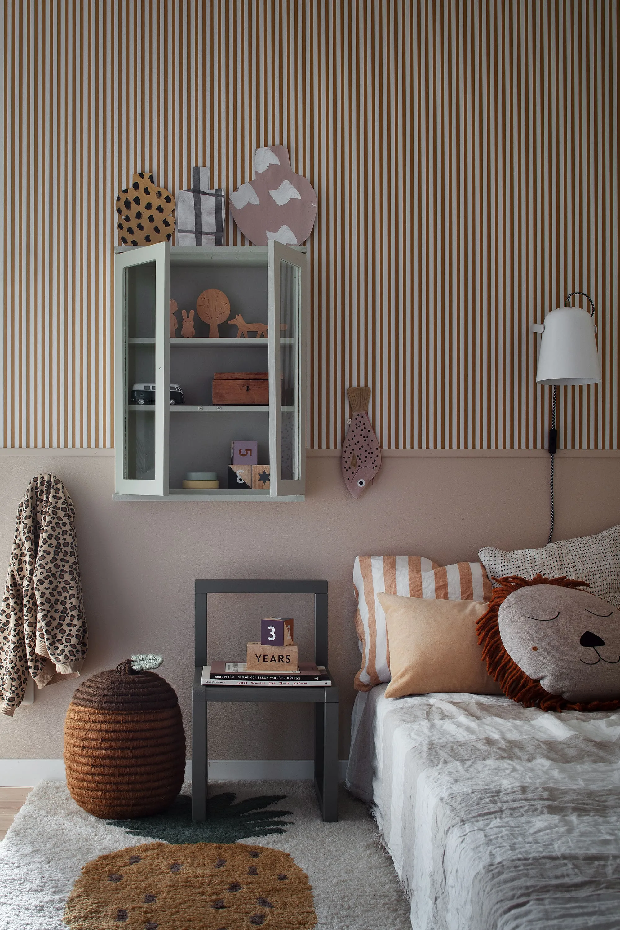 Sandberg Estelle in Mustard wallpaper (826-72)