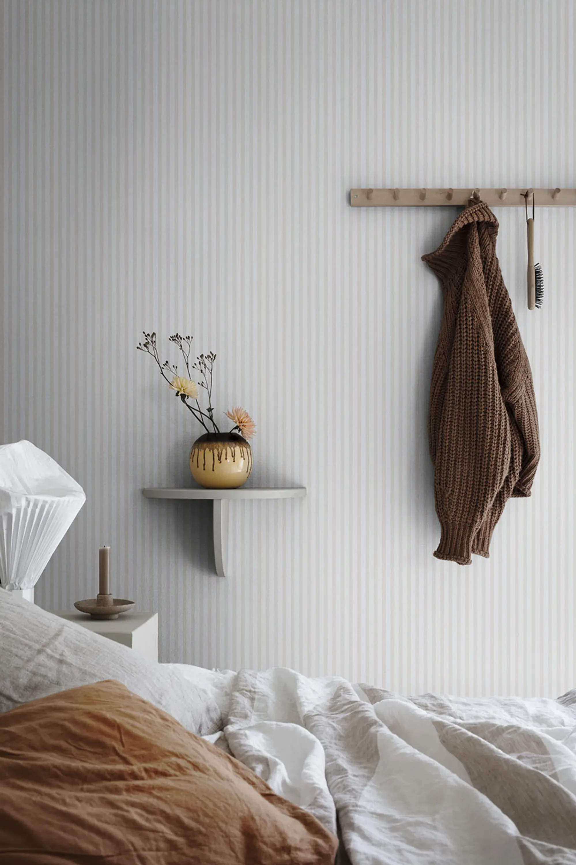 Sandberg Estelle in Sandstone wallpaper (826-09)