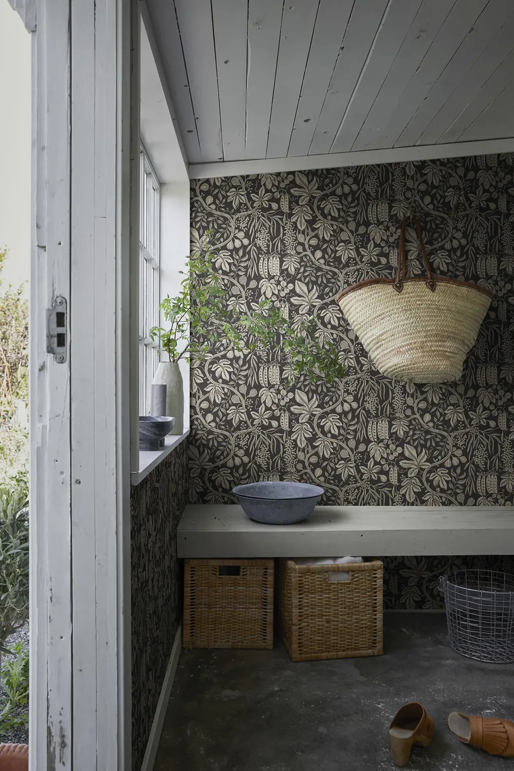 Sandberg Fig Garden in Charcoal wallpaper (S10257)