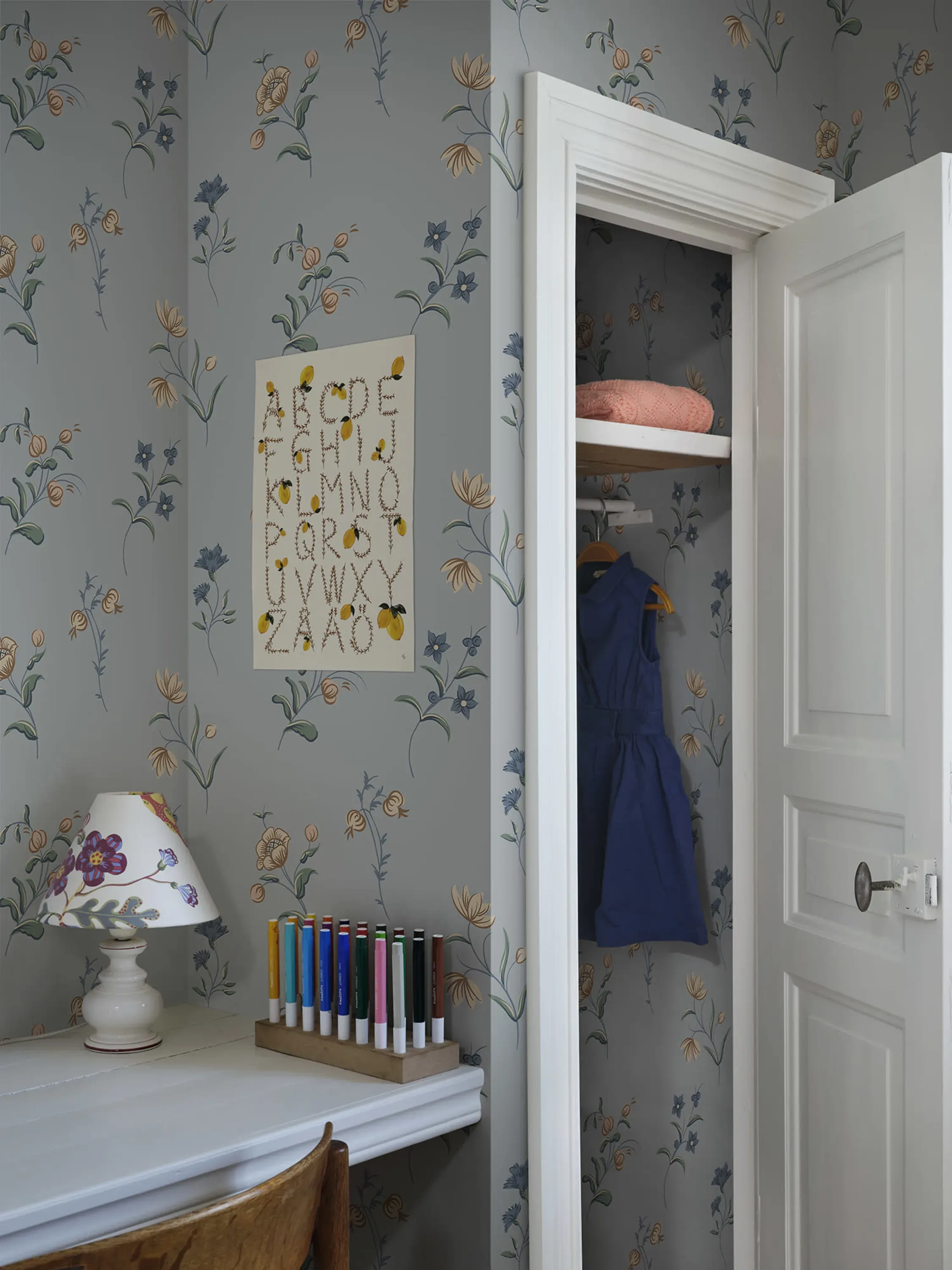 Sandberg Hanna in Misty Blue wallpaper (S10393)