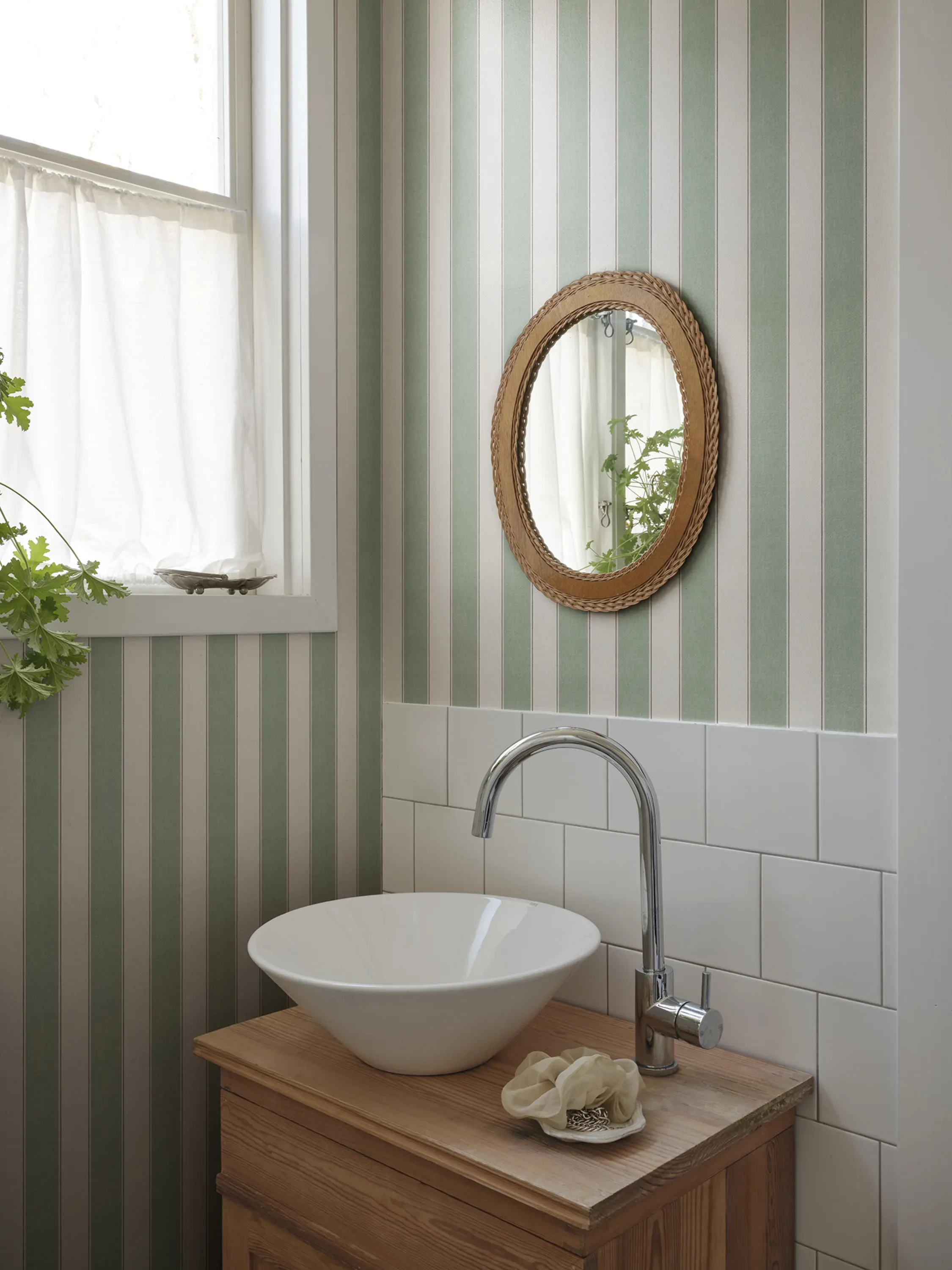 Sandberg Henrik in Green wallpaper (S10747)