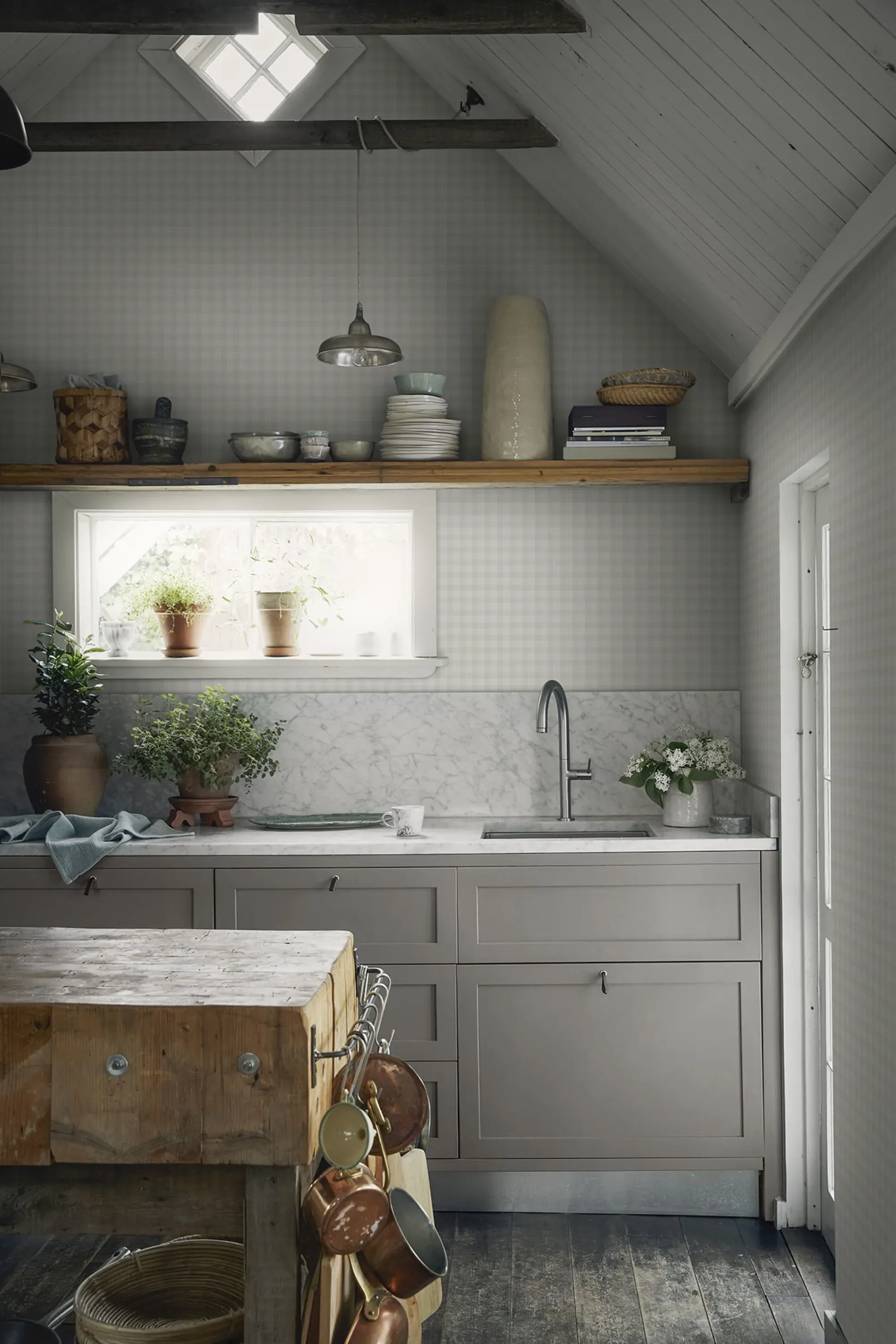 Sandberg Herman in Sandstone wallpaper (245-21)
