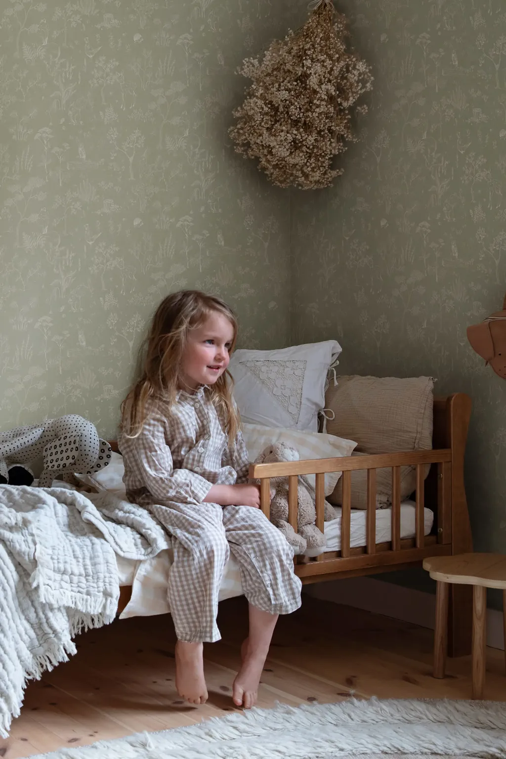 Sandberg Hollie in Pistachio wallpaper (232-38)