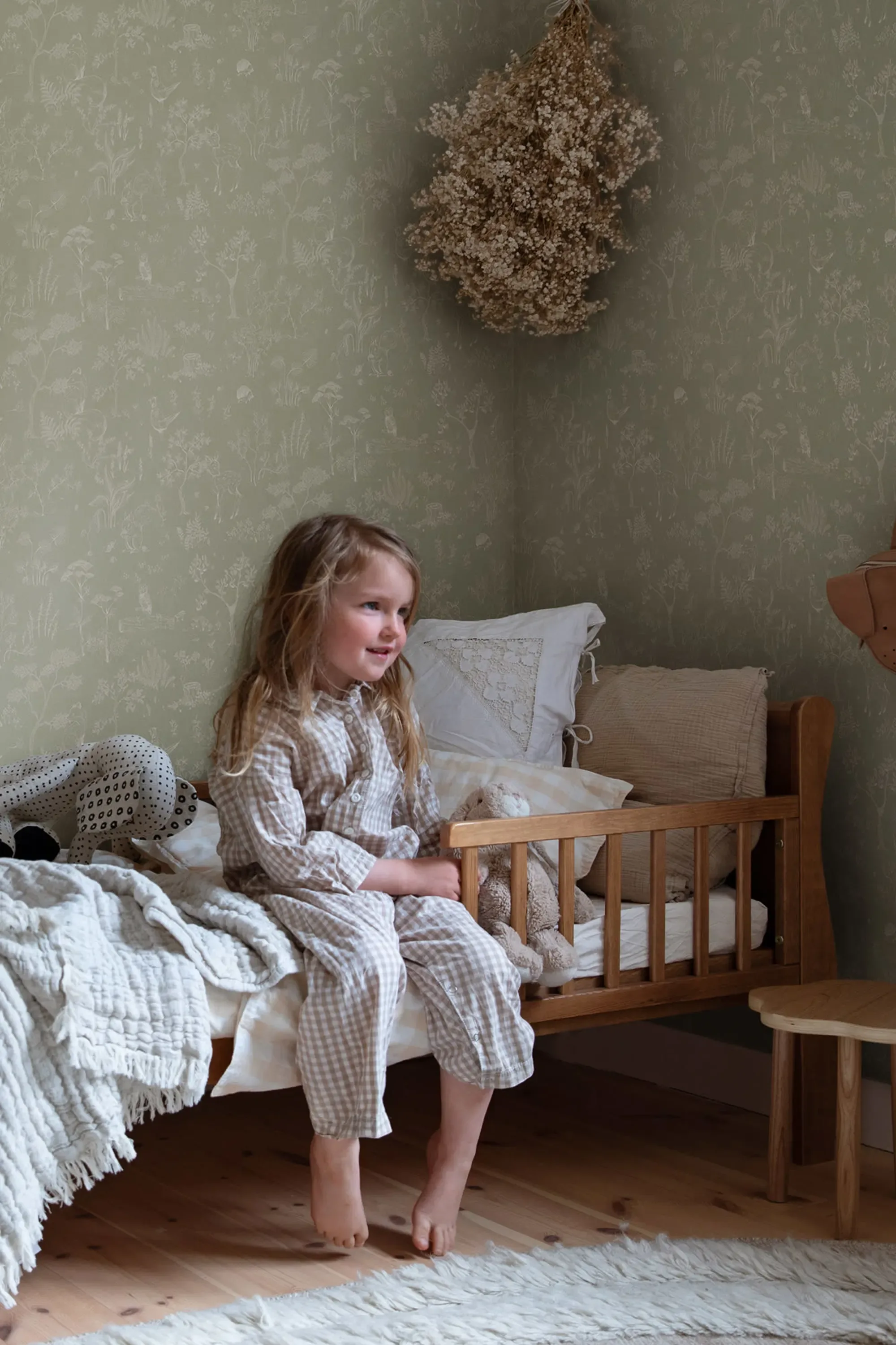Sandberg Hollie in Pistachio wallpaper (232-38)